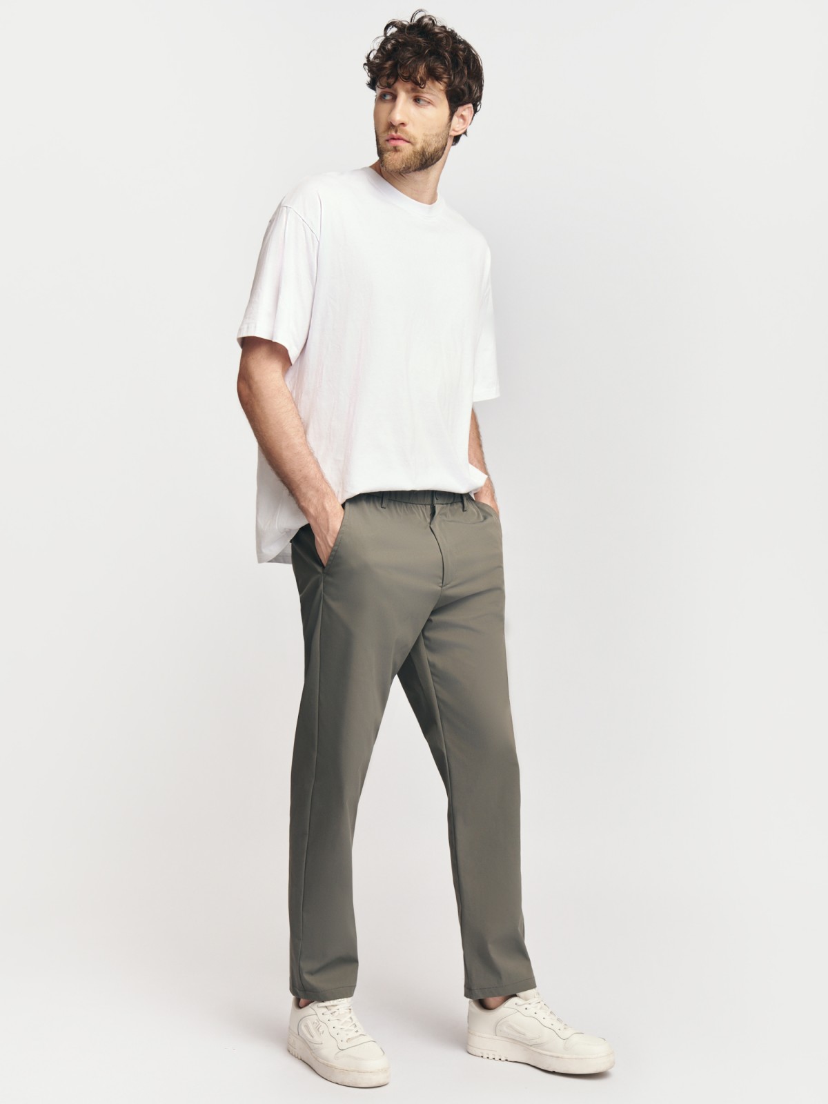 Брюки силуэта Carrot на резинке с кулиской