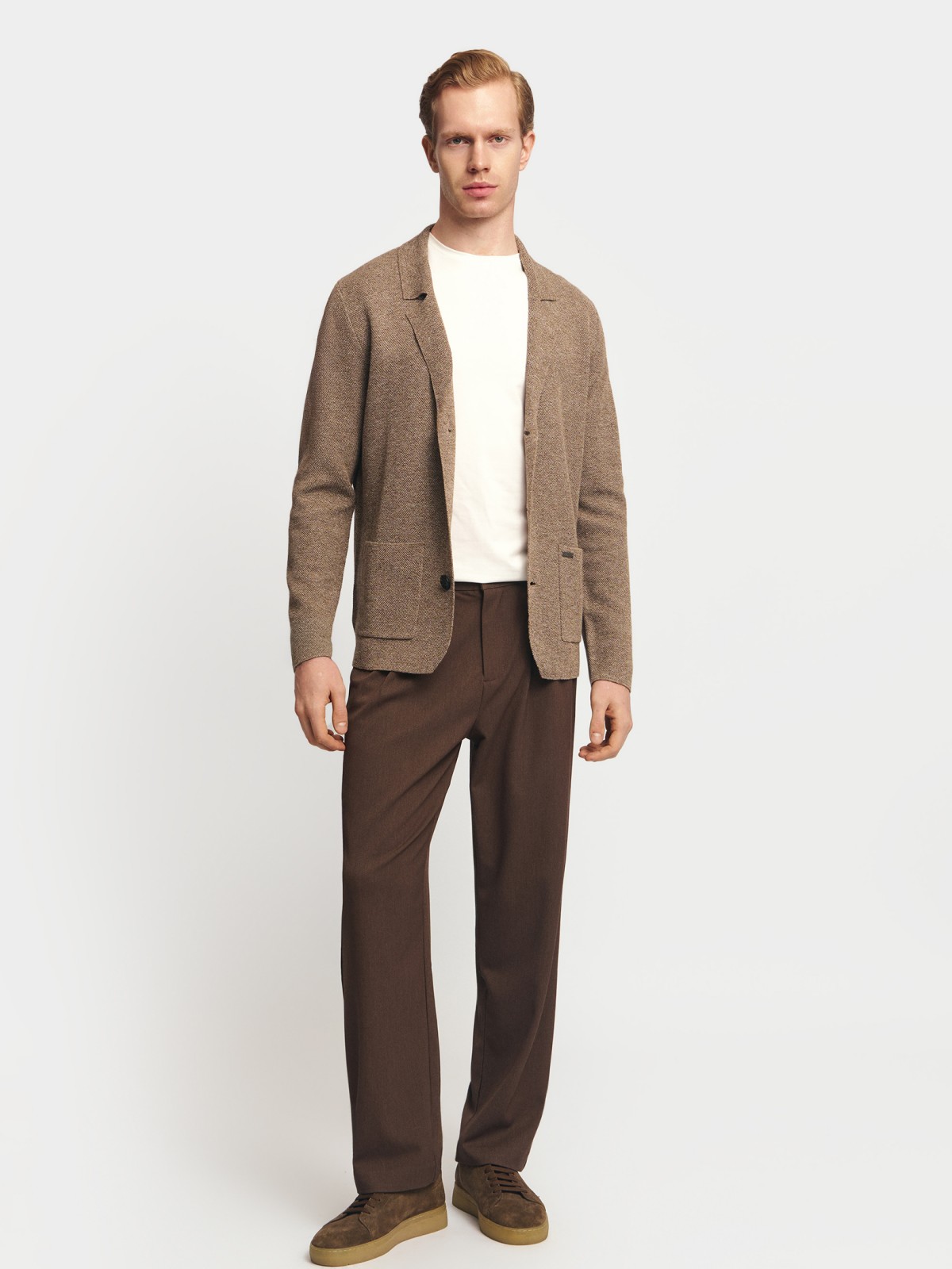 Вязаный кардиган на пуговицах с воротником и карманами