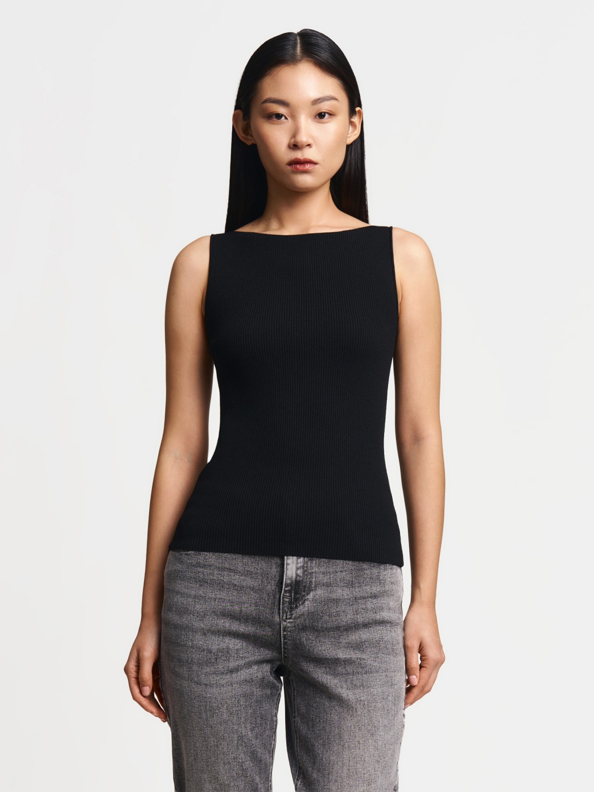 Трикотажный топ без рукавов