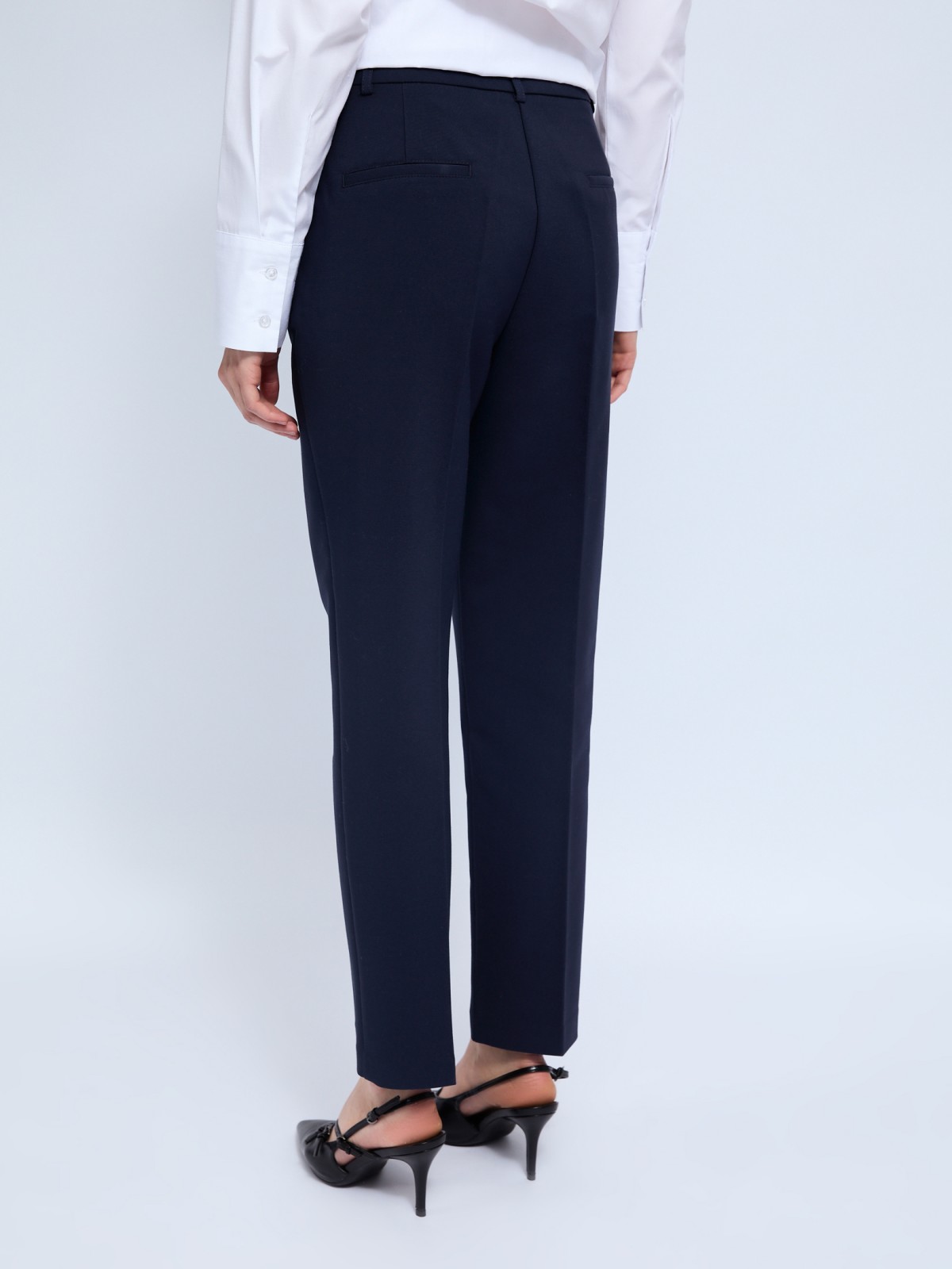 Офисные брюки силуэта Slim со стрелками