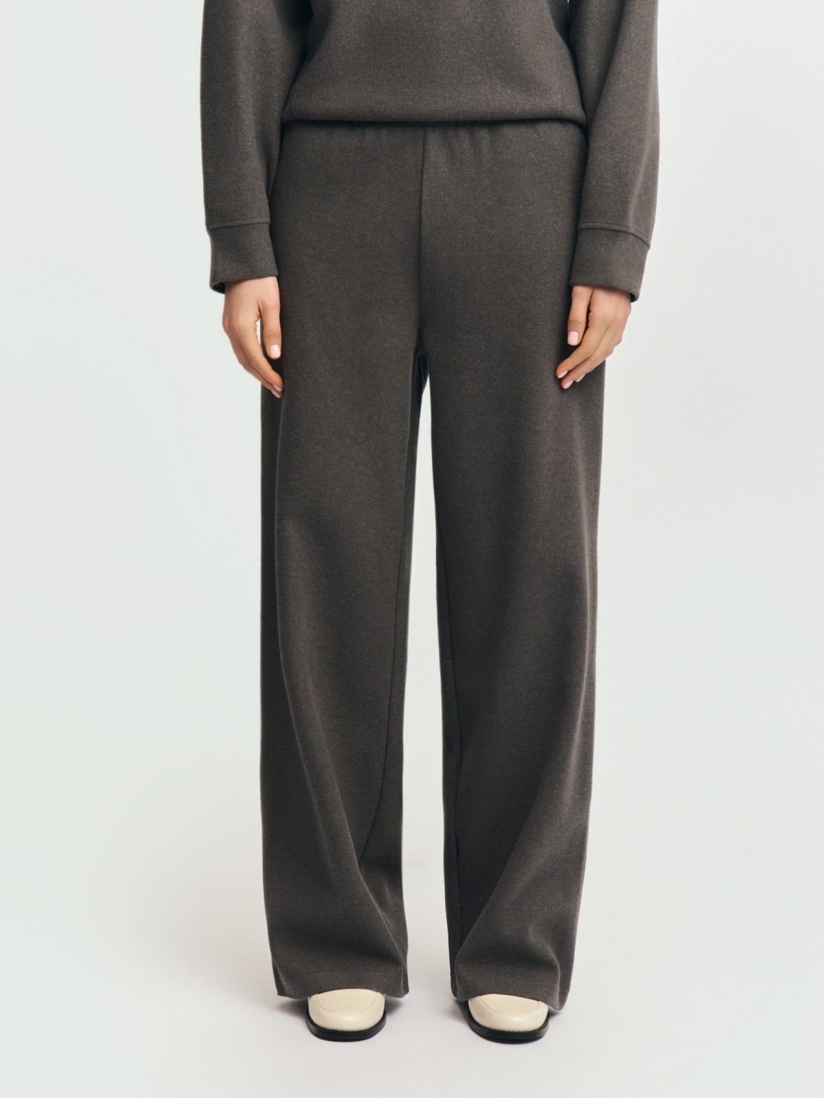 Трикотажные брюки на резинке