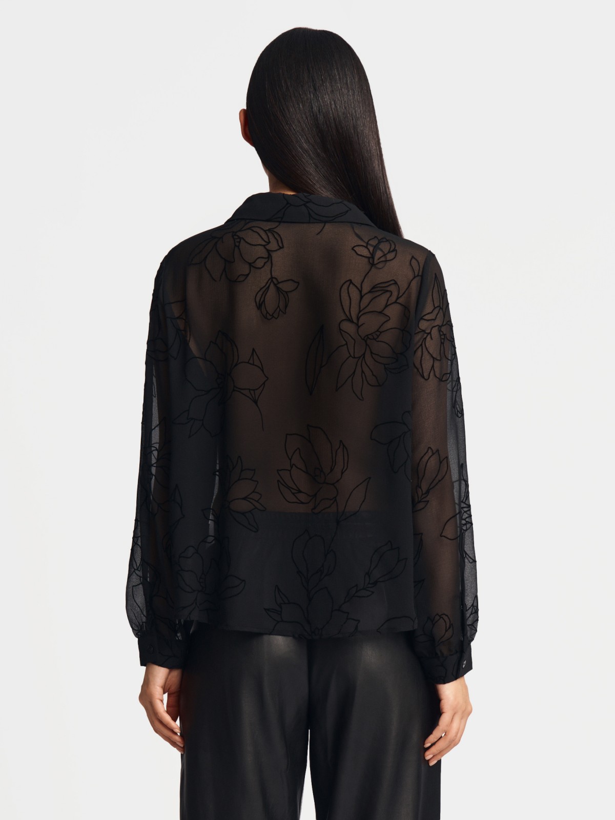 Шифоновая рубашка с вырезом на груди