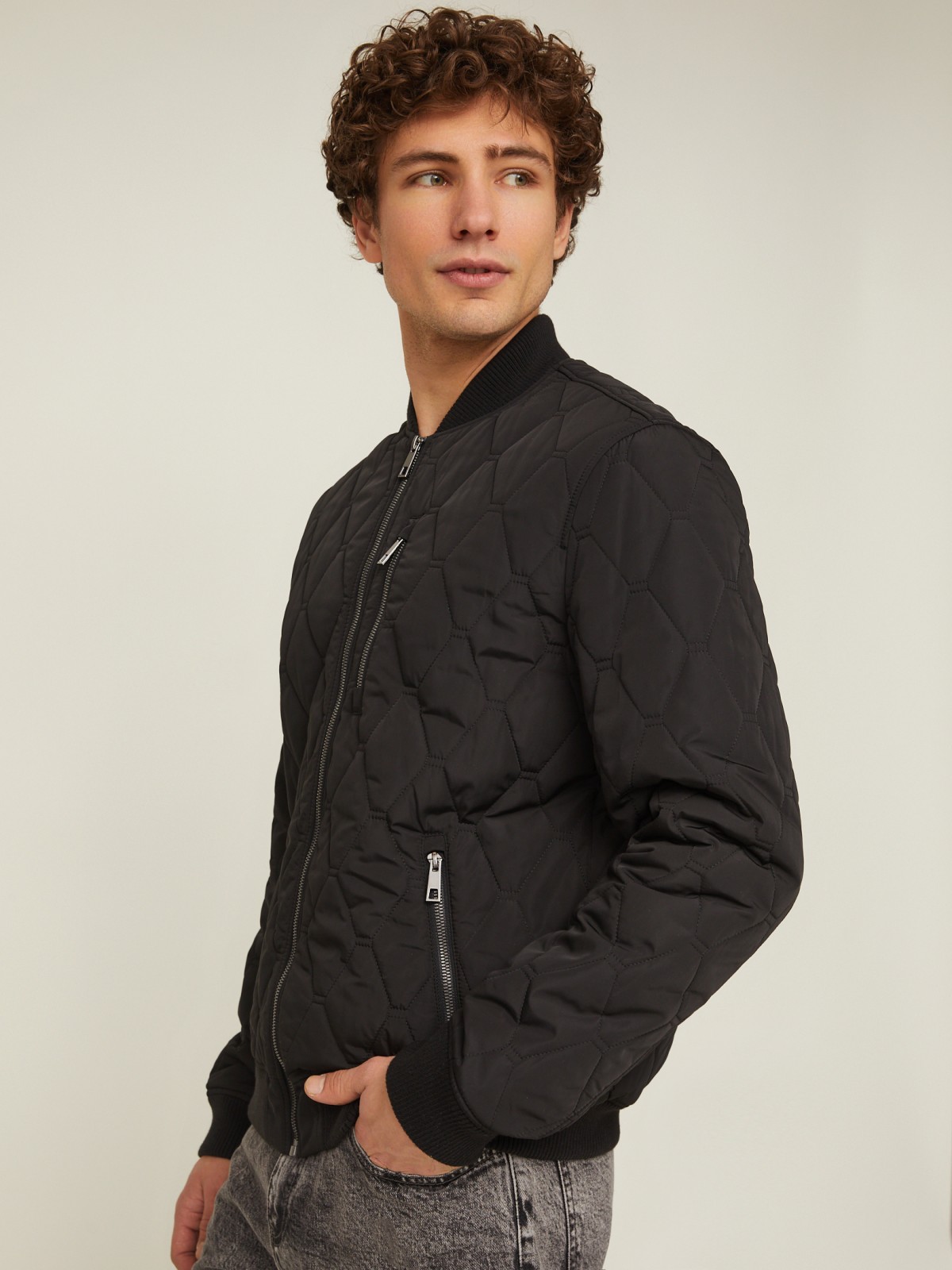 Утеплённая стёганая куртка-бомбер с воротником-стойкой zolla 014135139064, цвет черный, размер M - фото 3