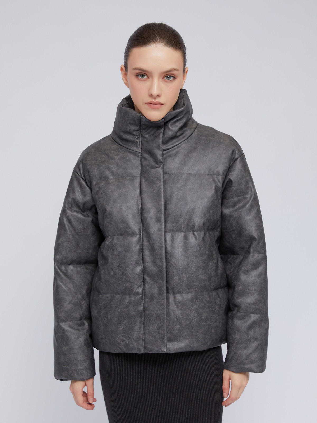 Тёплая короткая куртка из экокожи с воротником