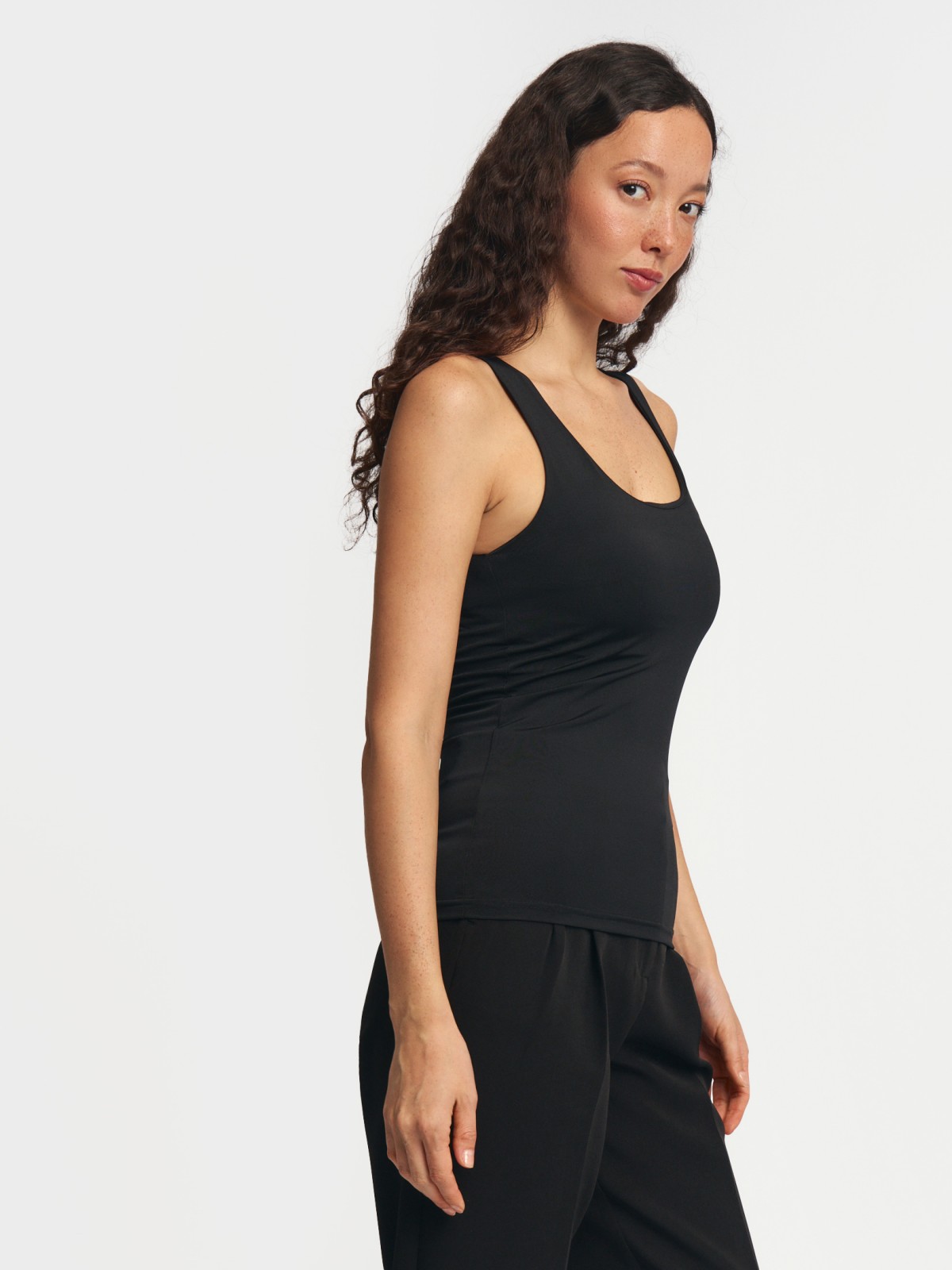 Бесшовный топ-майка без рукавов