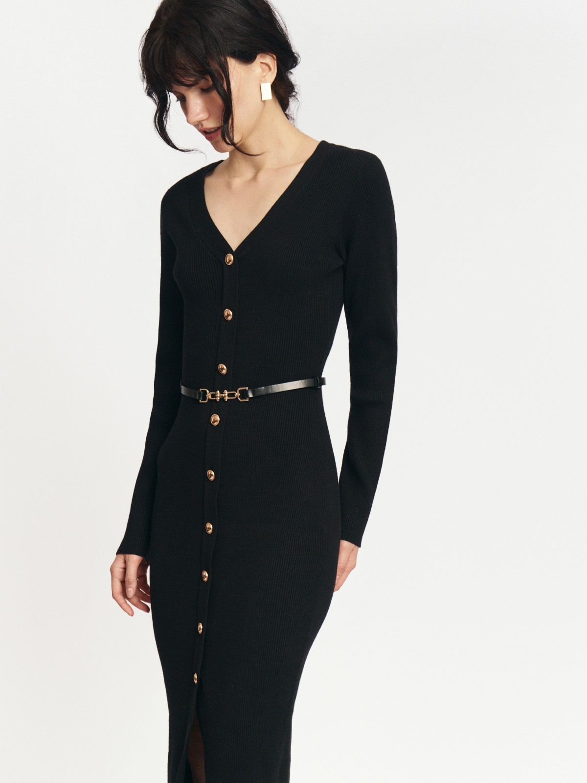 Трикотажное платье миди на пуговицах с ремнём