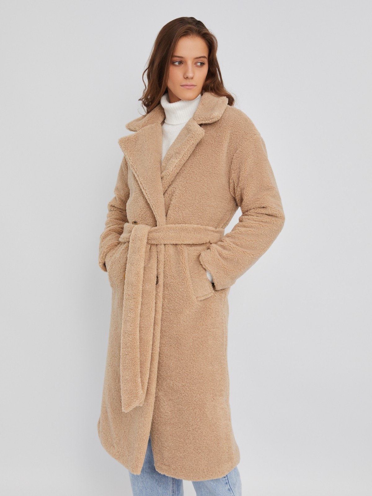 Длинное двубортное утеплённое пальто-шуба из экомеха тедди с поясом zolla 022345550054, цвет бежевый, размер XS
