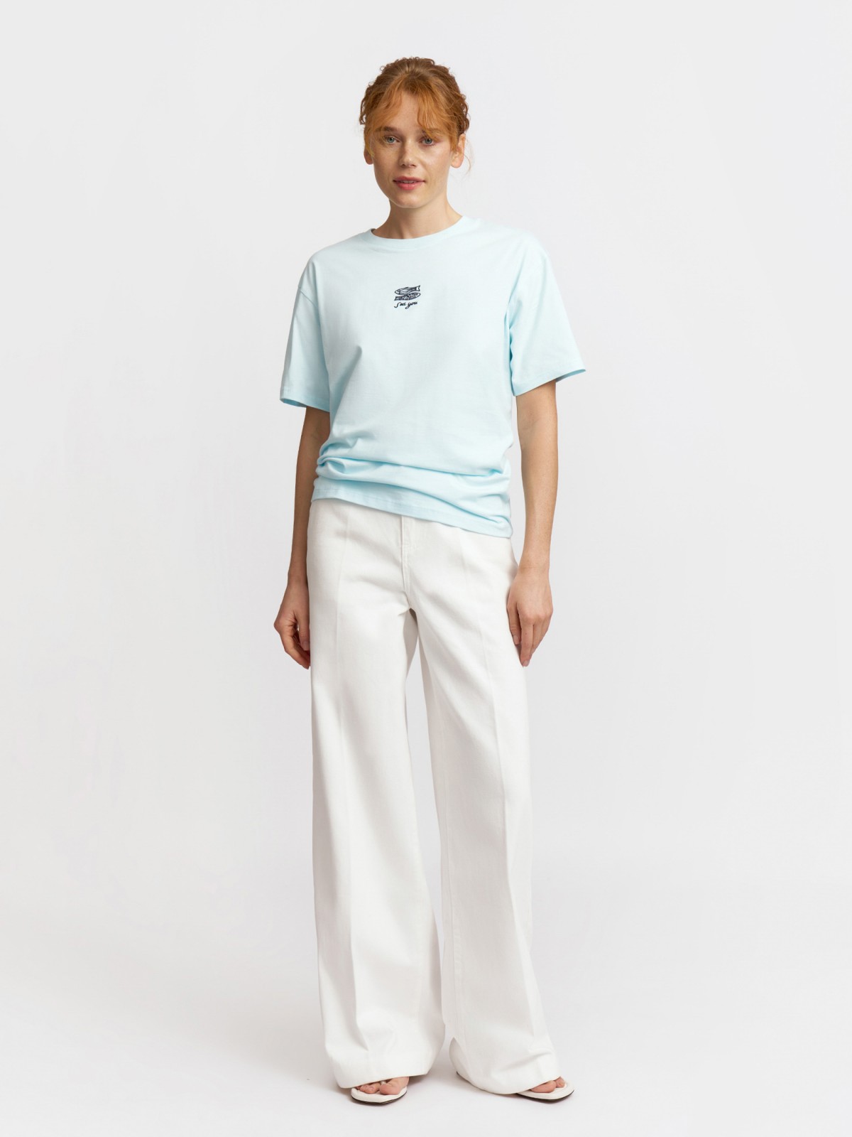 Футболка с коротким рукавом и вышивкой