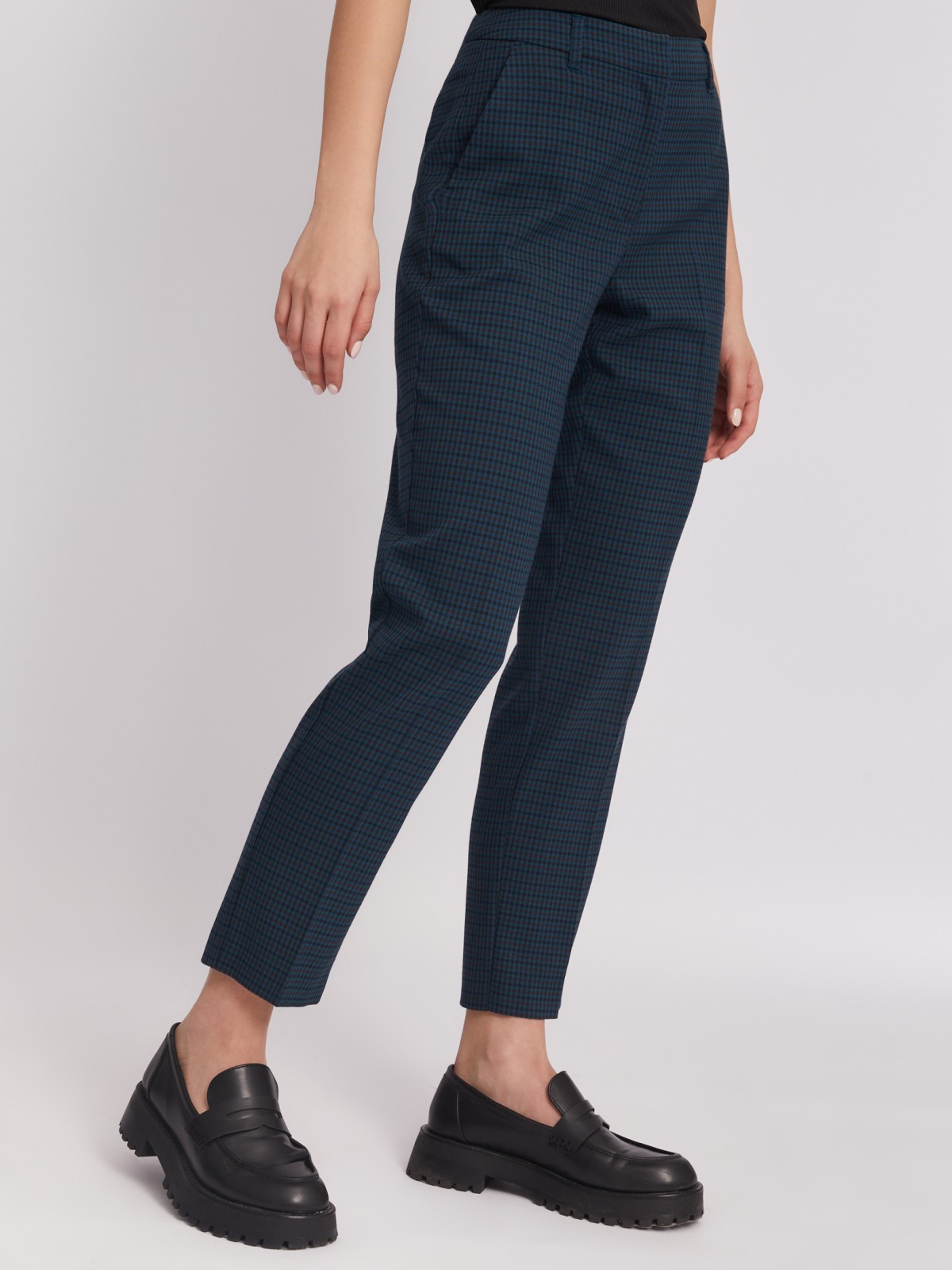 Офисные брюки силуэта Slim со стрелками и узором в клетку zolla 023337366082, цвет темно-бирюзовый, размер XS - фото 4