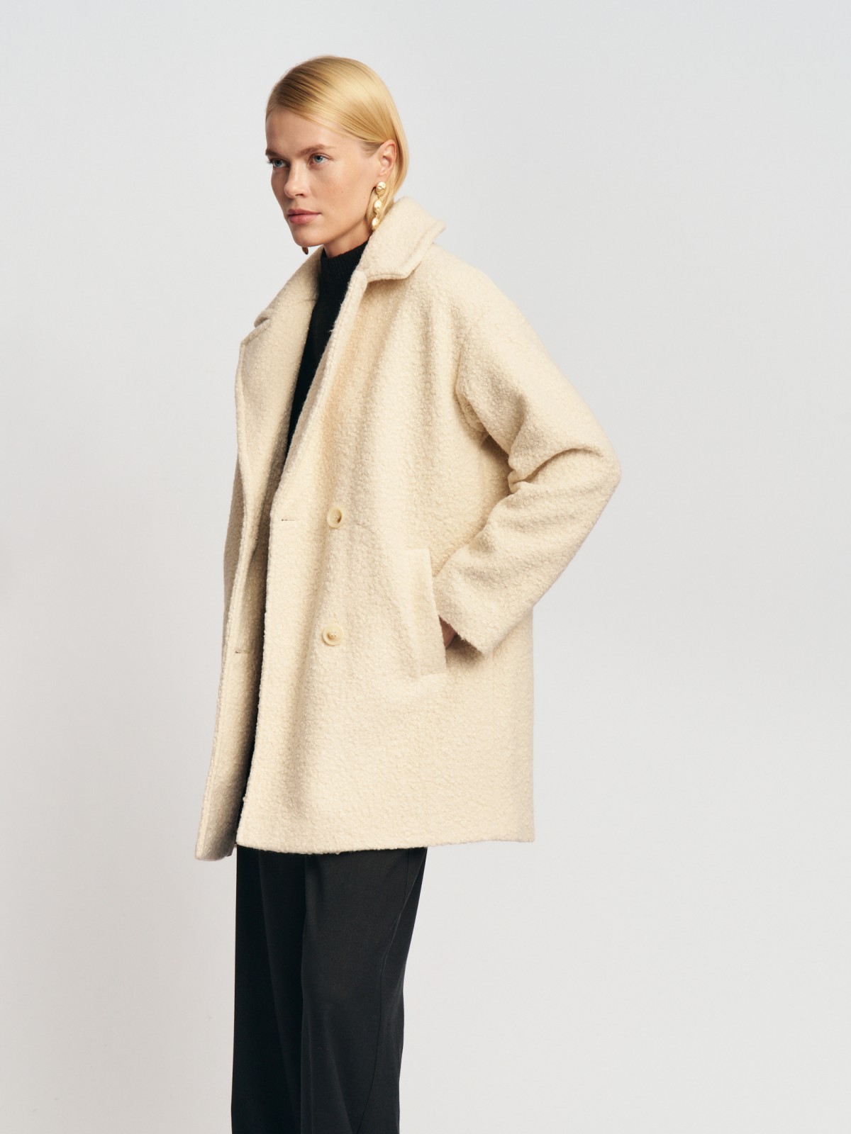 Тёплое двубортное оверсайз пальто