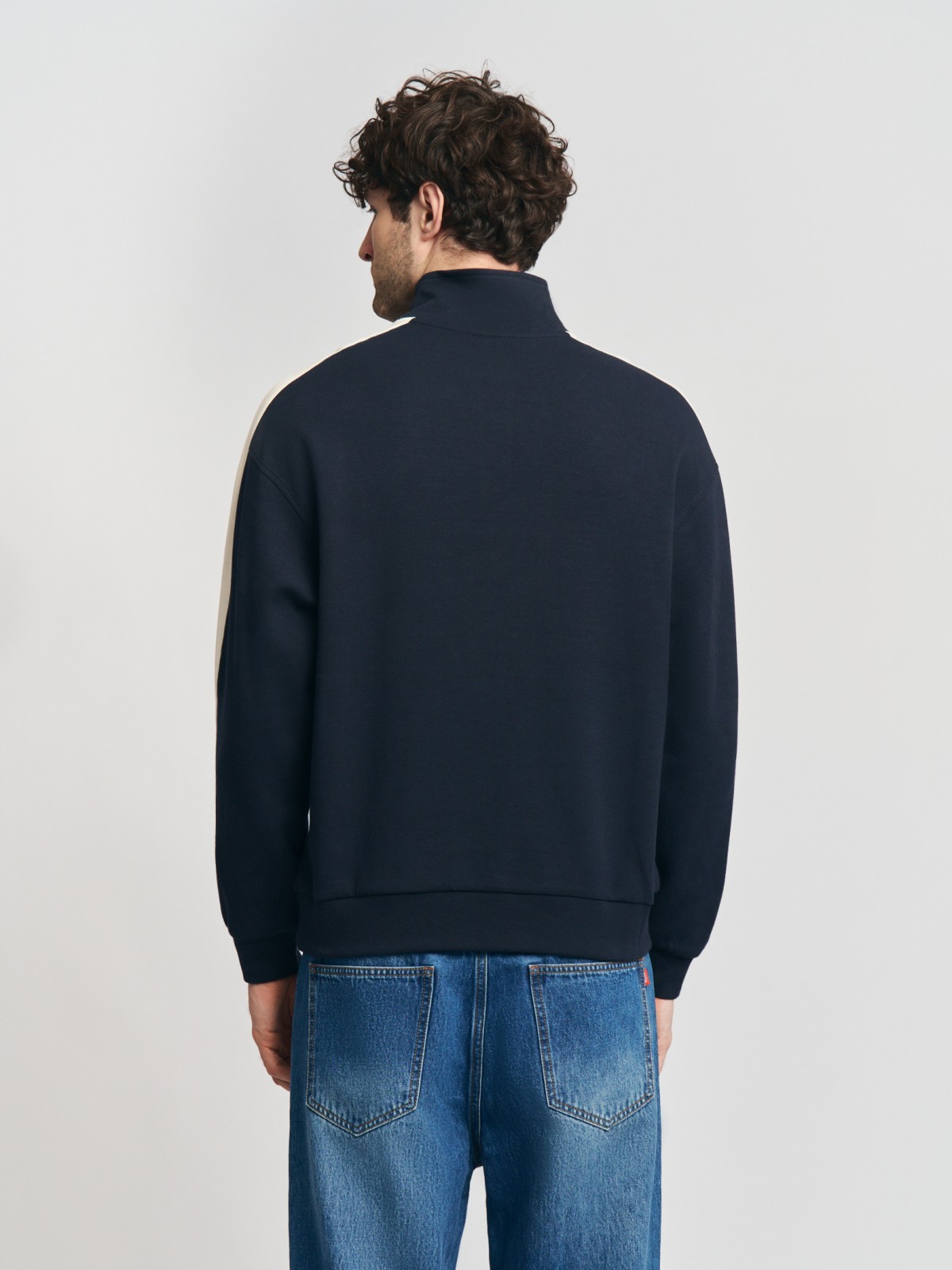 Свитшот с воротником на молнии