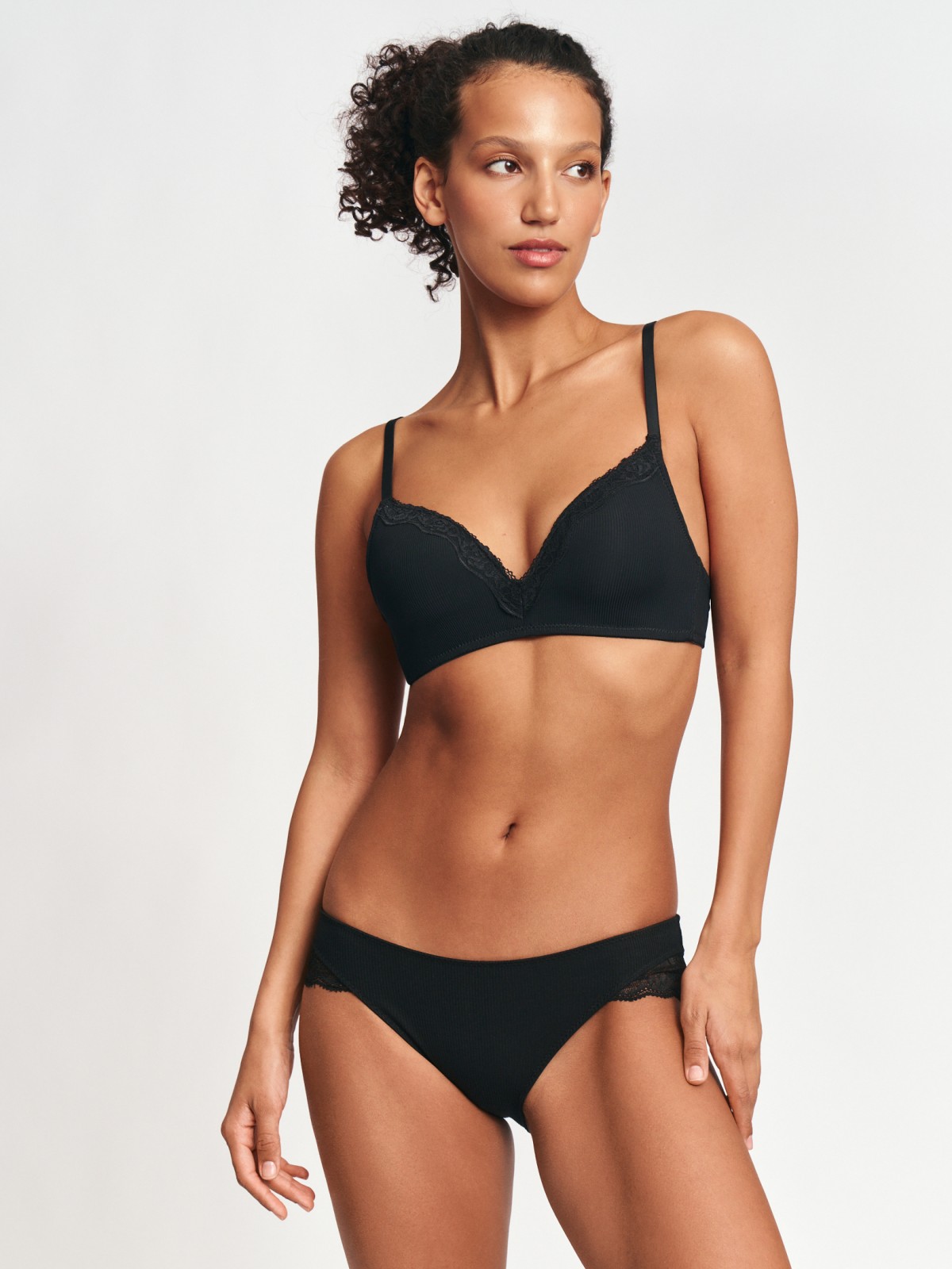 Бюстгальтер без косточек 999₽