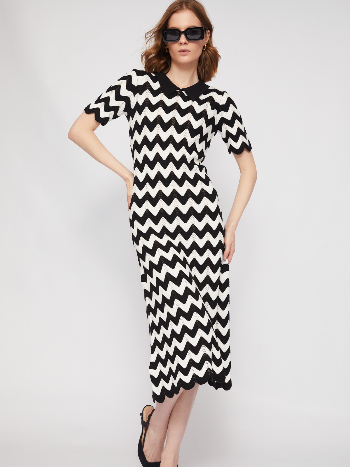 Трикотажное платье длины миди с узором в полоску zolla 024218493021, цвет черный, размер XS - фото 1