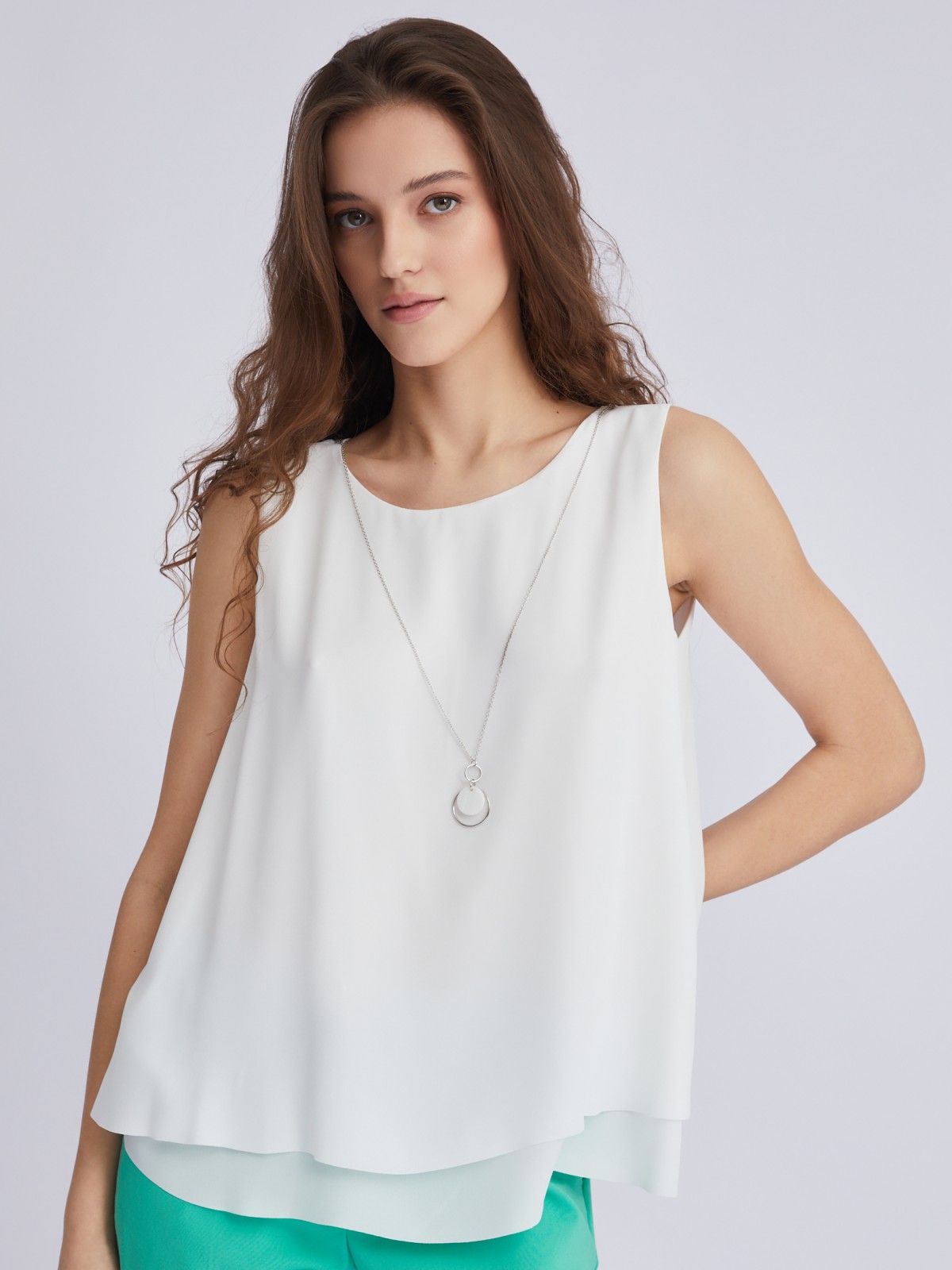 Топ-блузка без рукавов с подвеской