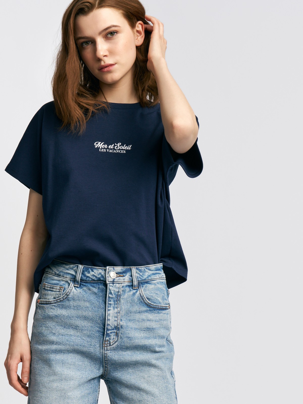 Футболка из хлопка с надписью и коротким рукавом