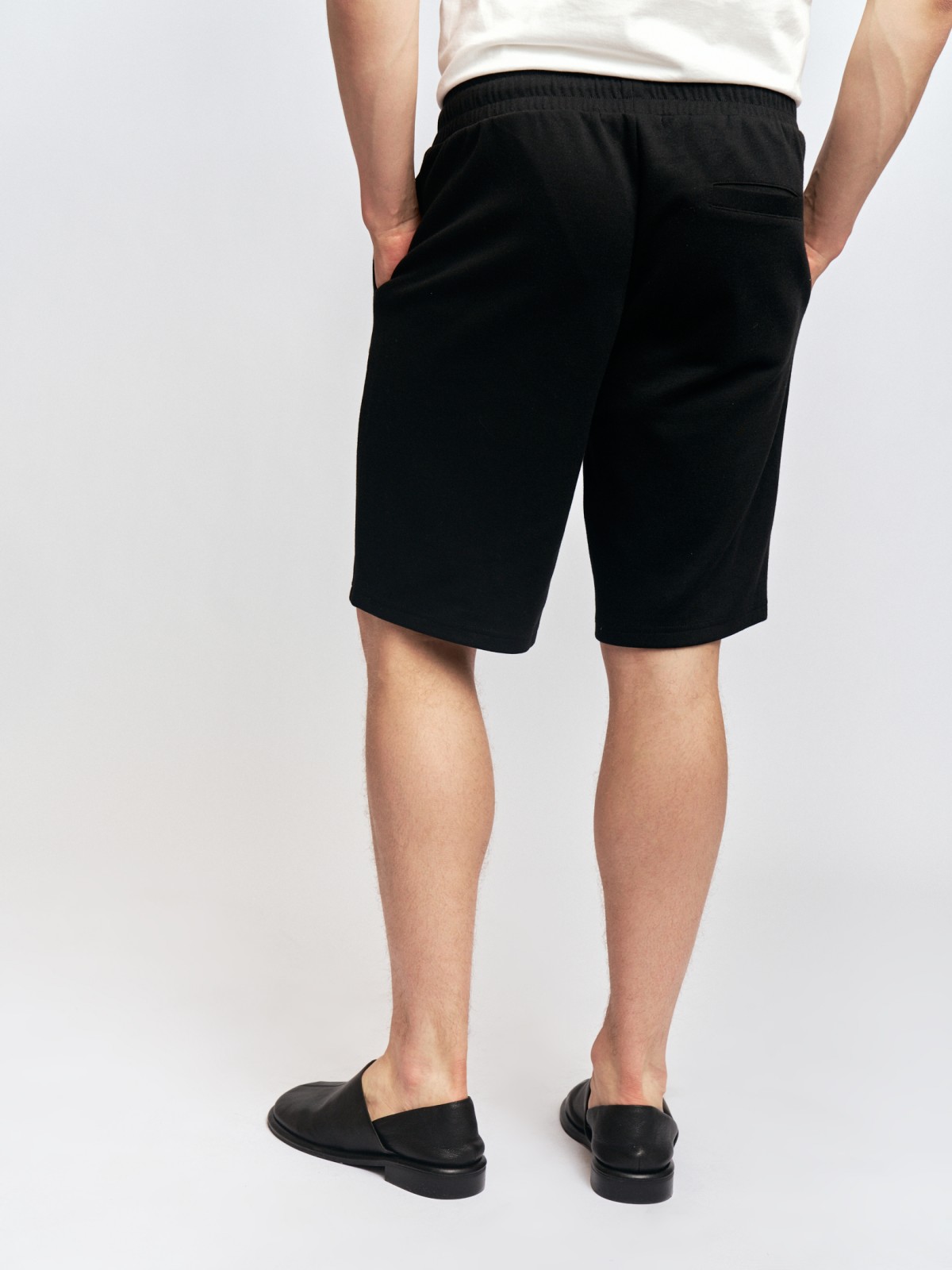 Трикотажные шорты на резинке