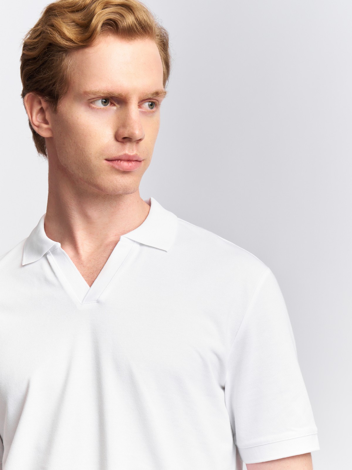 Футболка поло с вырезом