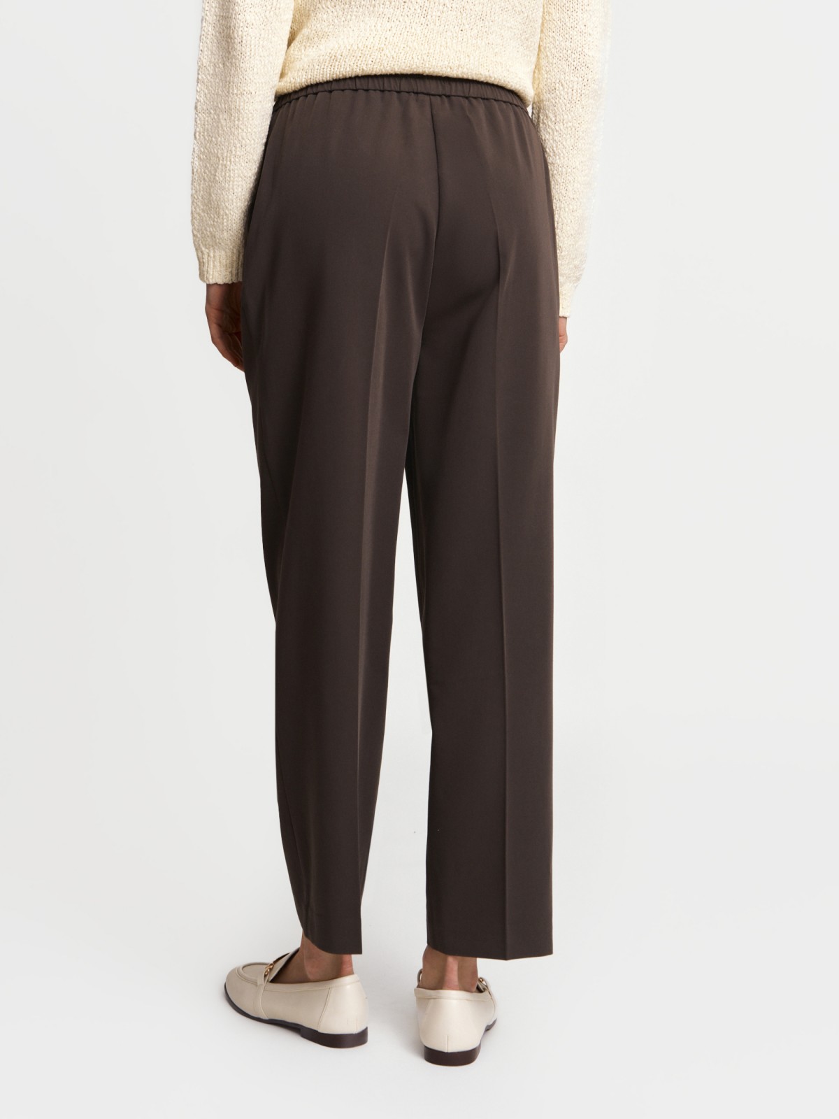 Брюки на резинке со стрелками