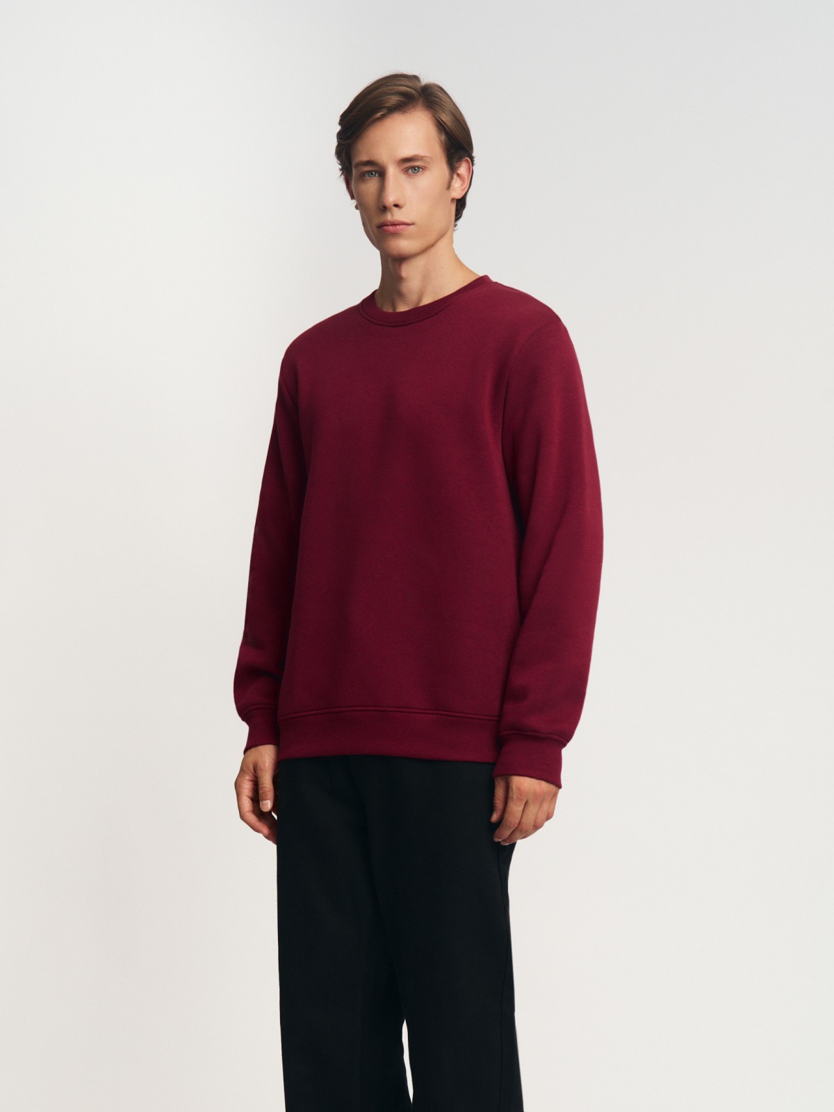 Утеплённый свитшот прямого кроя с длинным рукавом