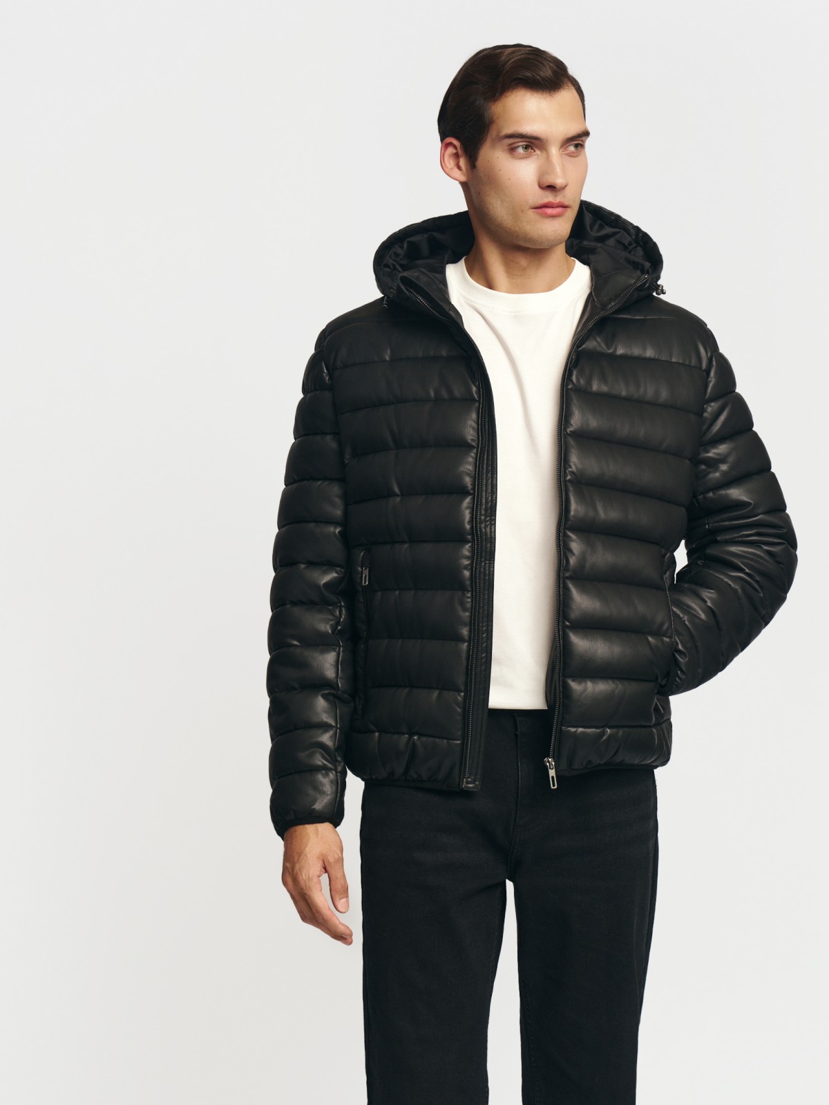 Утеплённая куртка из экокожи на молнии с капюшоном