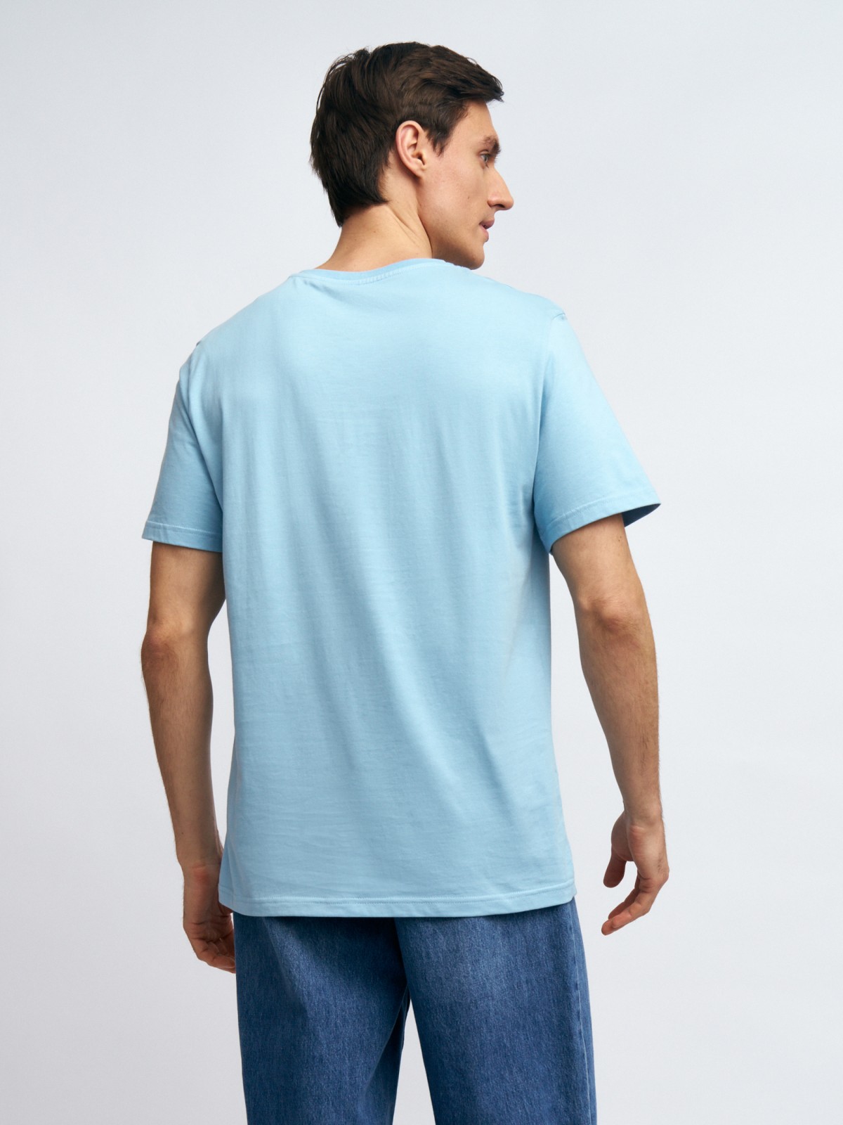 Футболка из хлопка с треугольным вырезом