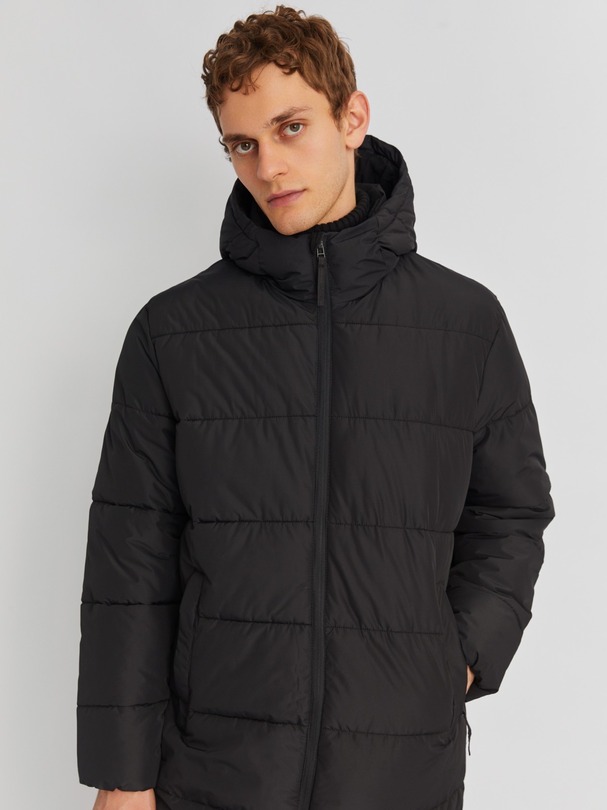 Тёплая стёганая куртка удлинённого силуэта с капюшоном zolla 01342522J064, цвет черный, размер M - фото 3