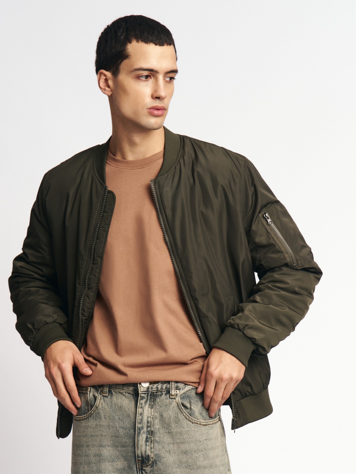 Утеплённая куртка-бомбер с воротником-стойкой