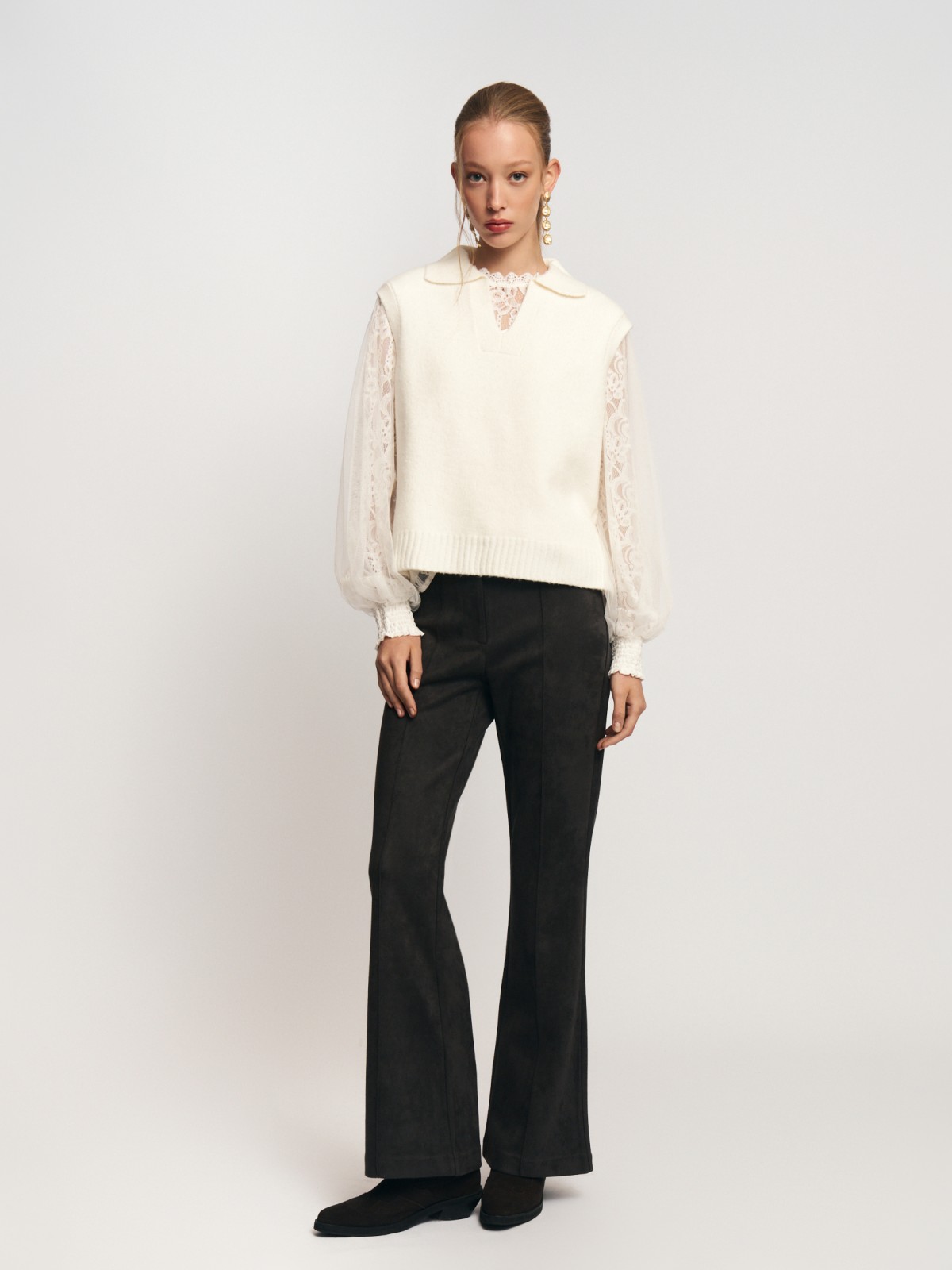 Вязаный трикотажный жилет с воротником