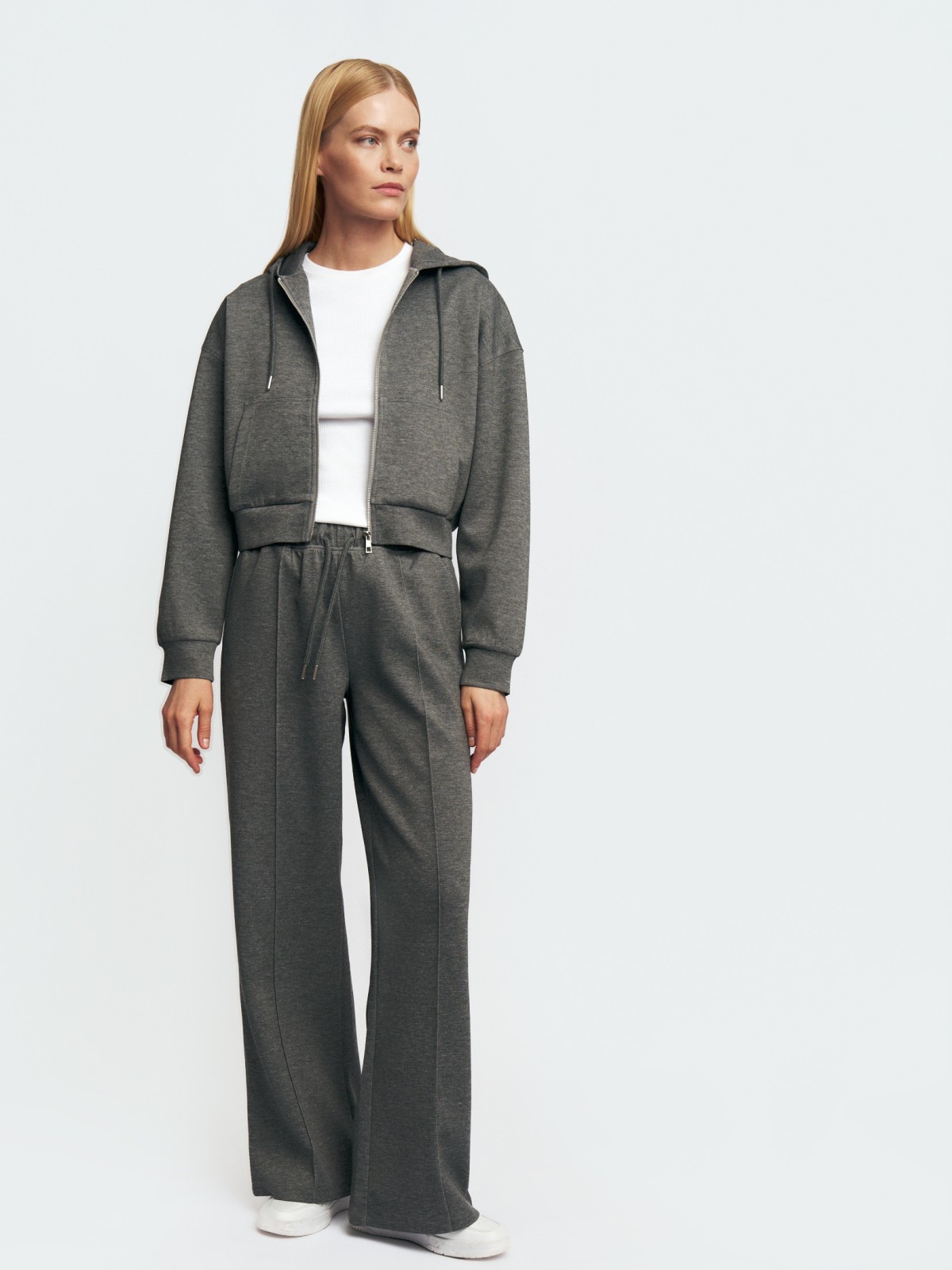 Прямые трикотажные брюки на резинке