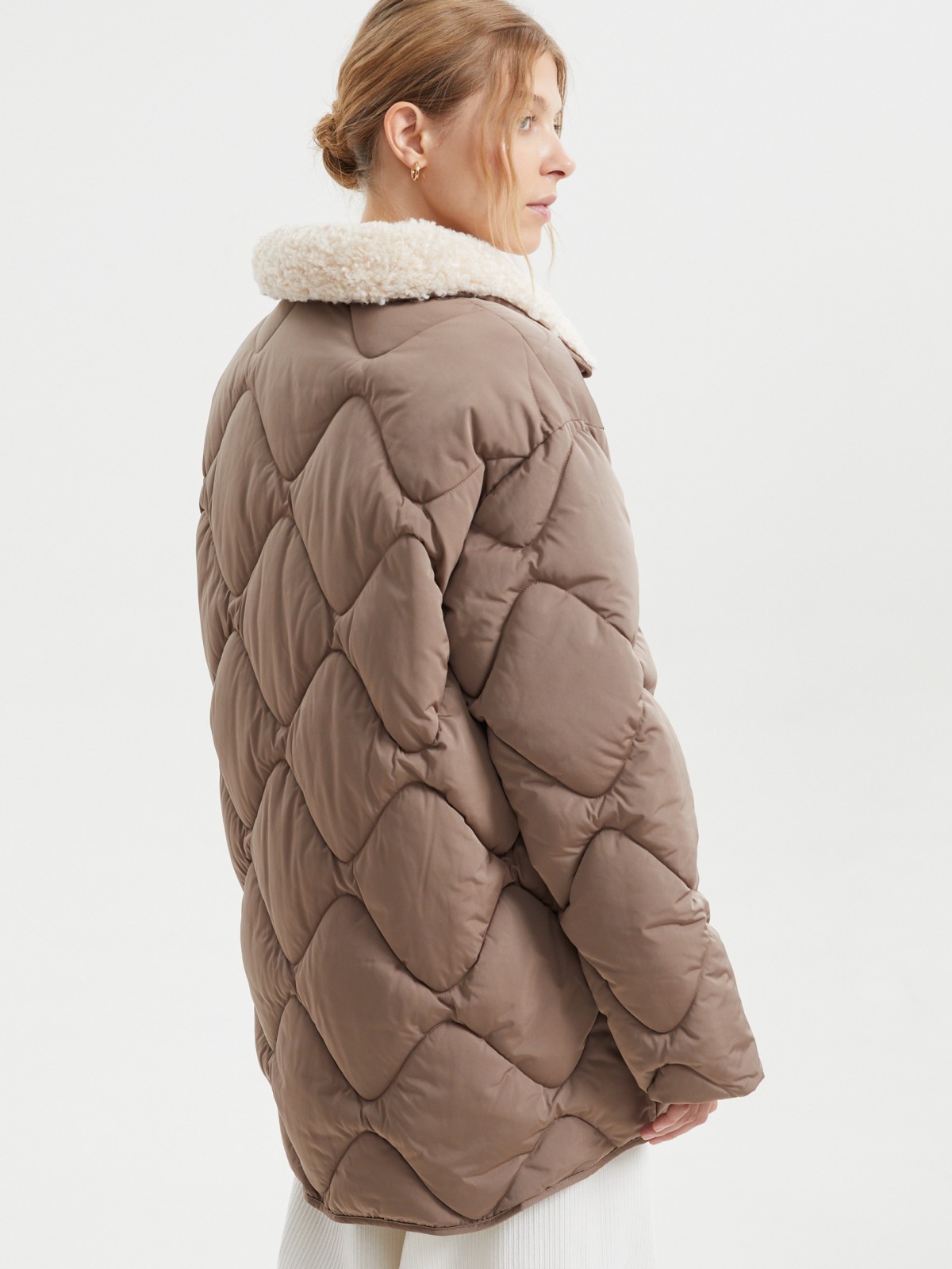 Тёплая стёганая куртка с воротником