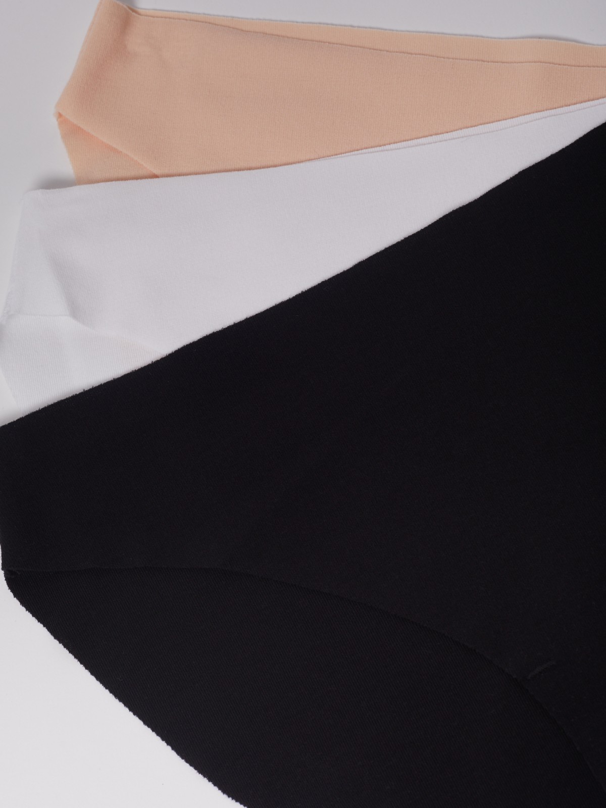 Набор бесшовных трусов (3 шт. в комплекте)