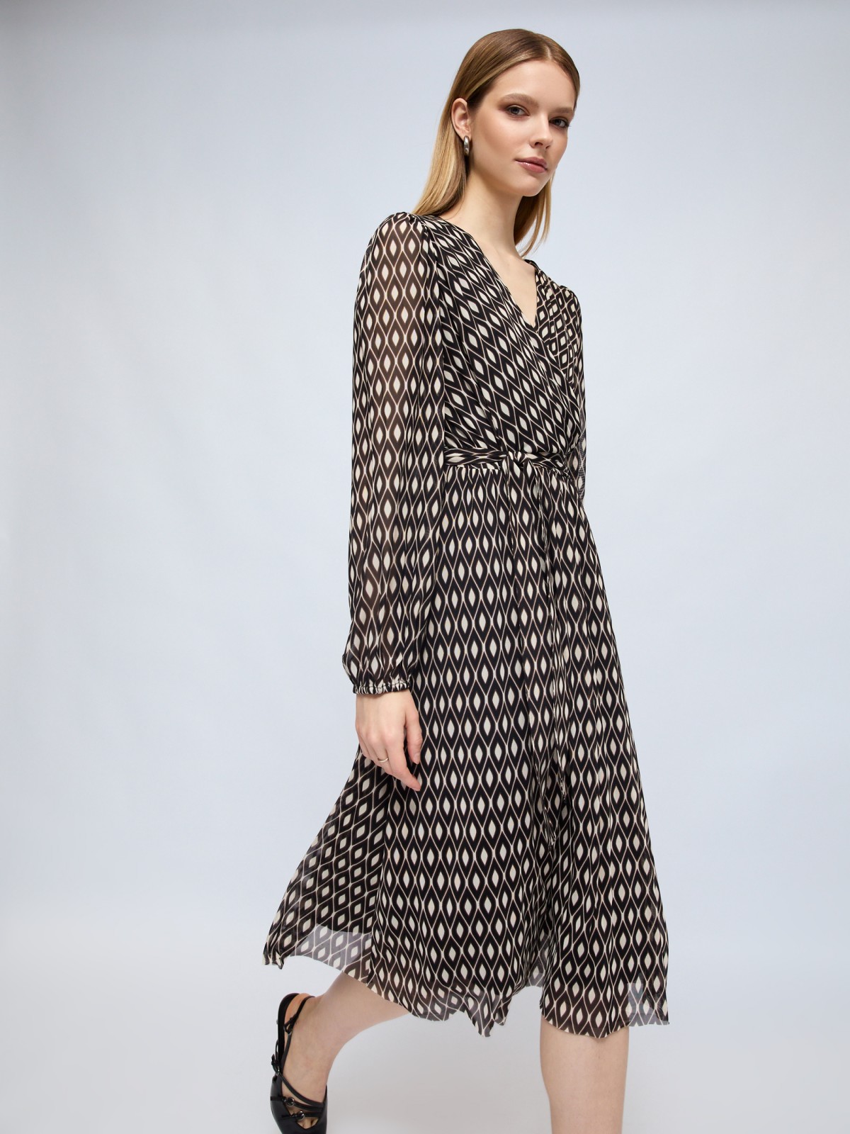 Платье миди из сетки с вырезом на запах и принтом