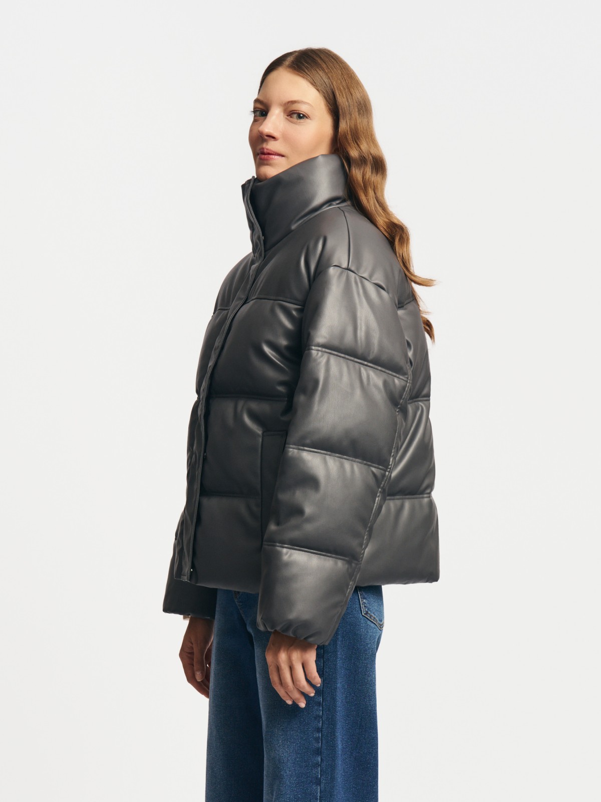 Тёплая стёганая куртка из экокожи с воротником