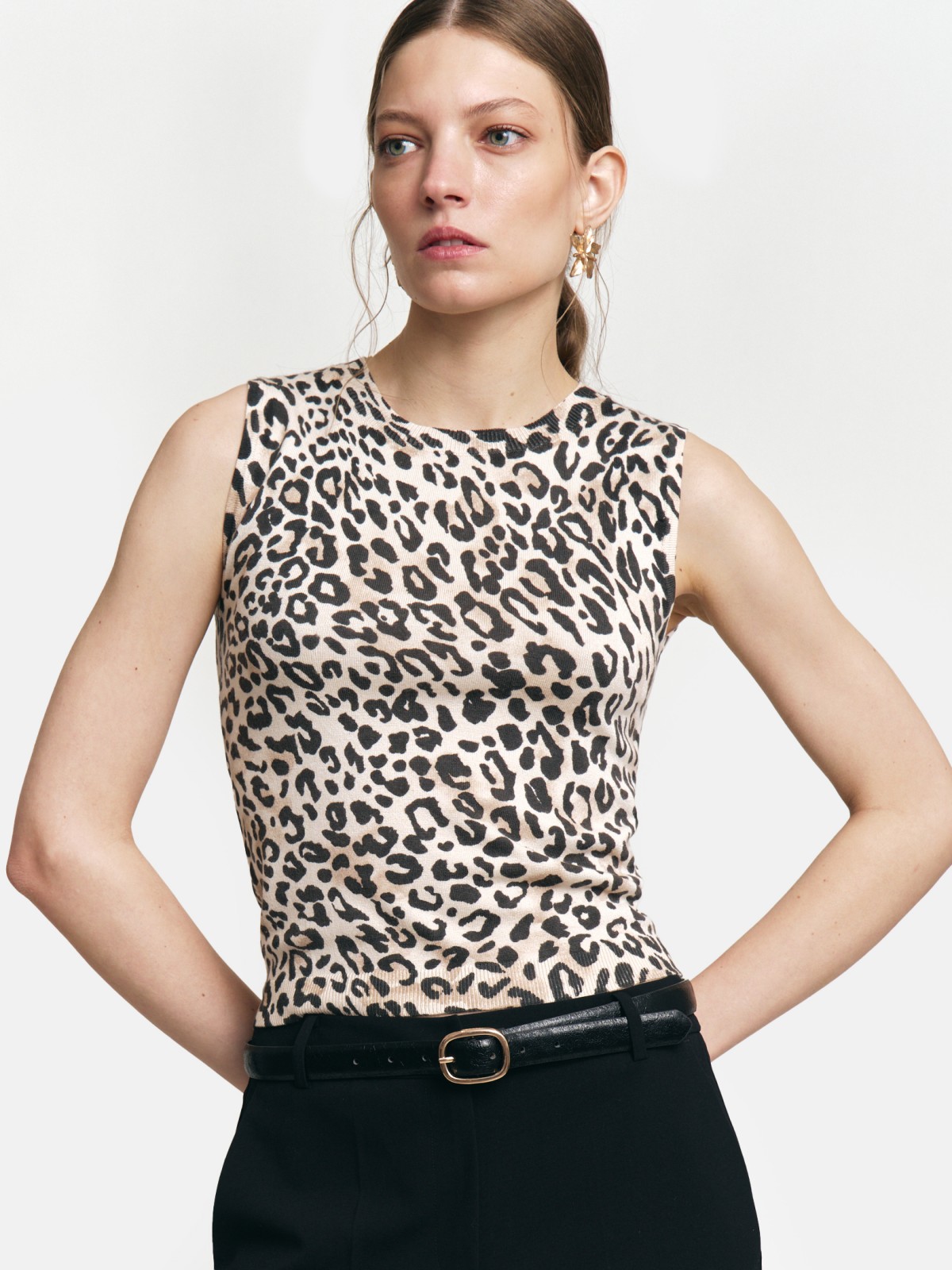 Вязаный трикотажный топ без рукавов