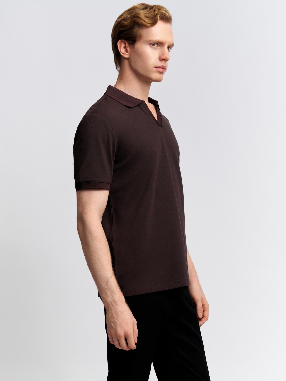 Футболка поло с вырезом