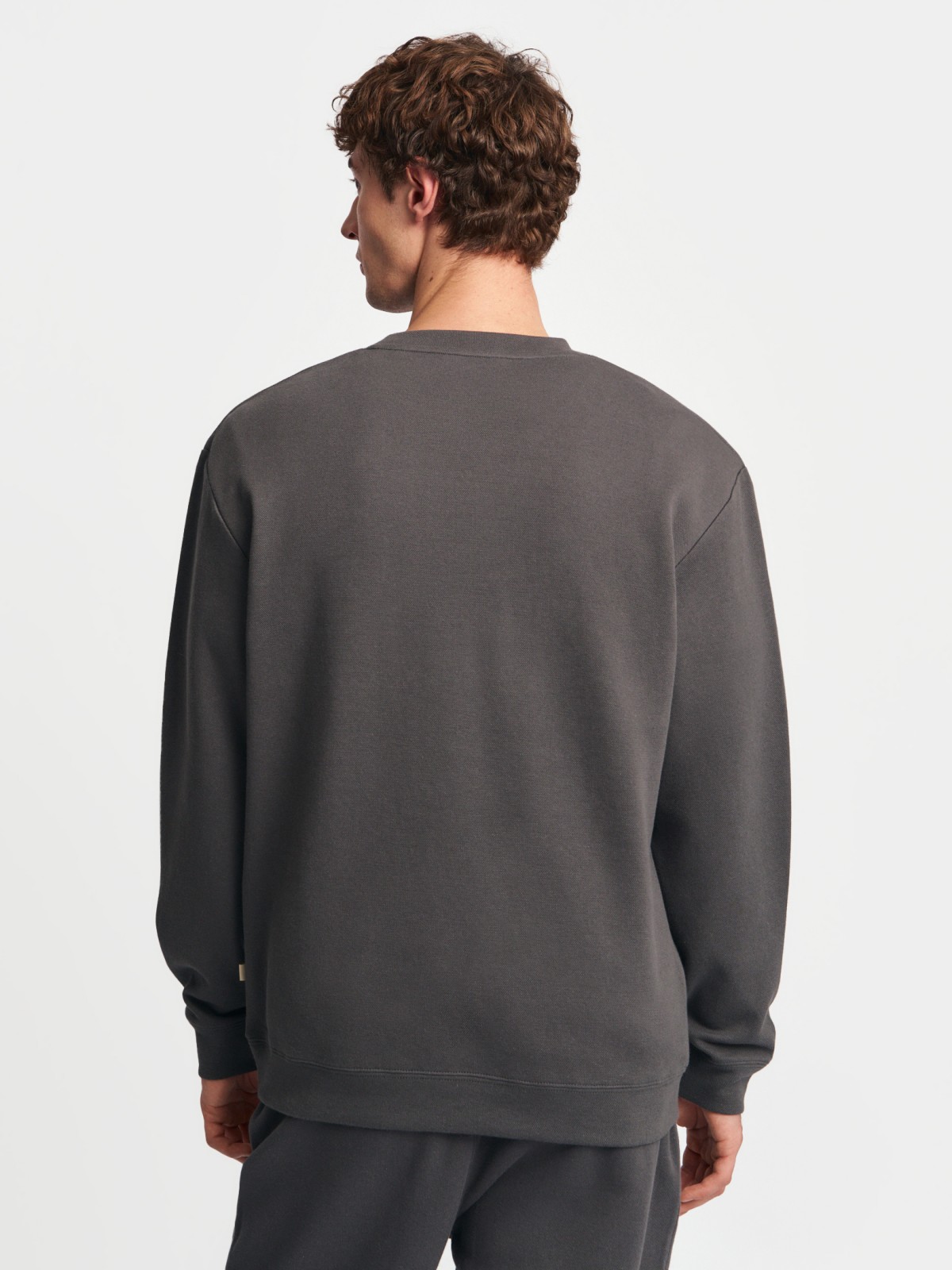 Свитшот прямого кроя с длинным рукавом