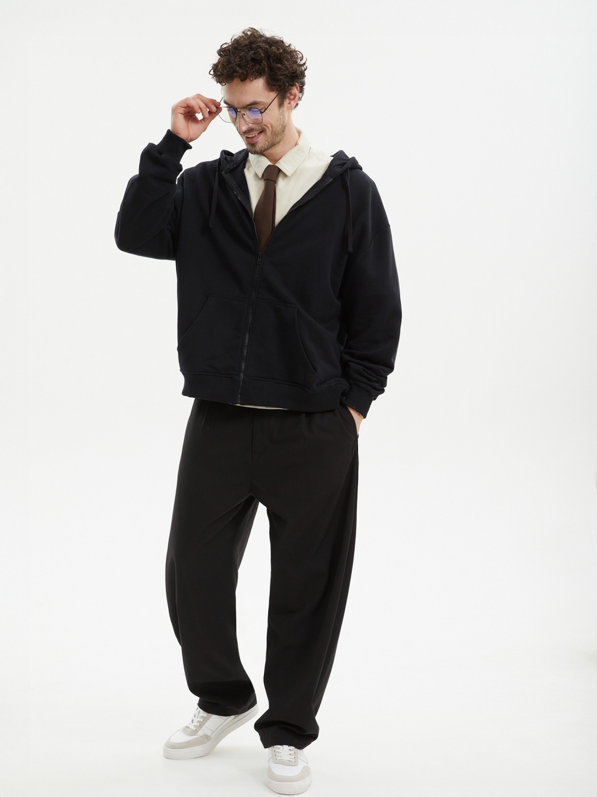 Брюки свободного фасона с защипами