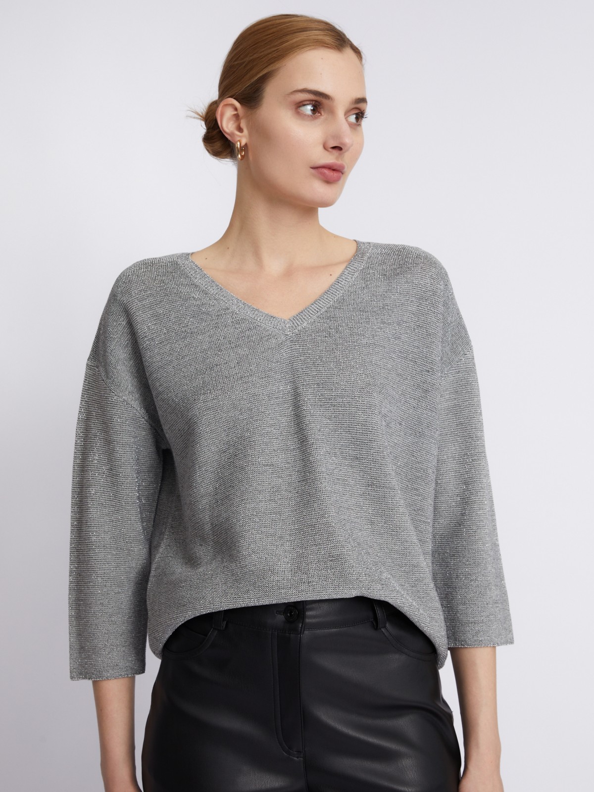 Тонкий вязаный пуловер с треугольным вырезом и люрексом