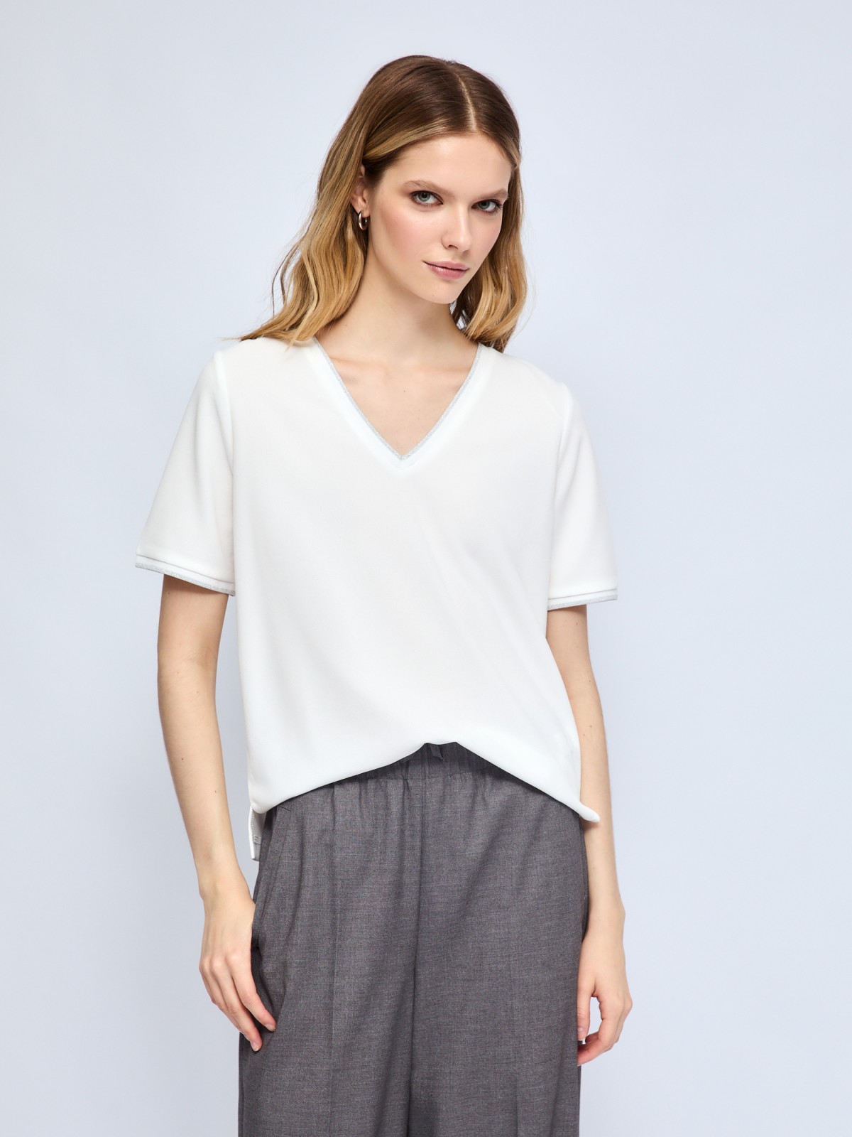 Блузка-футболка с V-образным вырезом