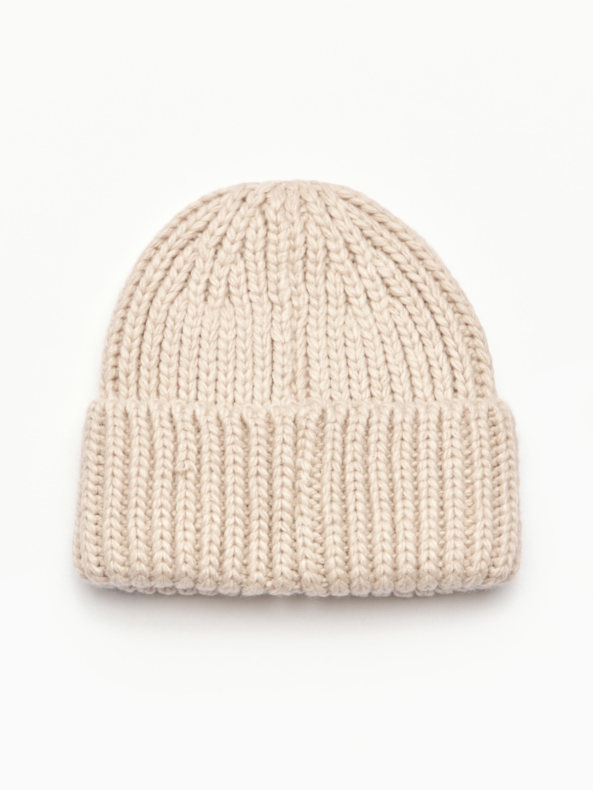 Вязаная шапка-бини с шерстью