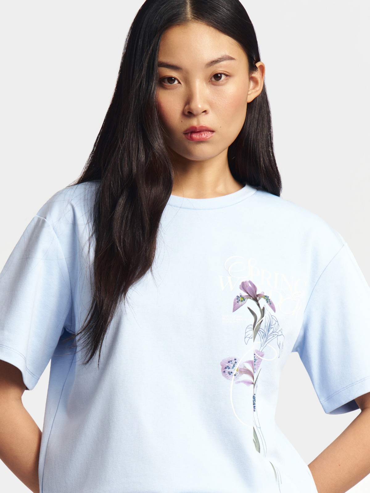 Футболка с принтом и аппликацией