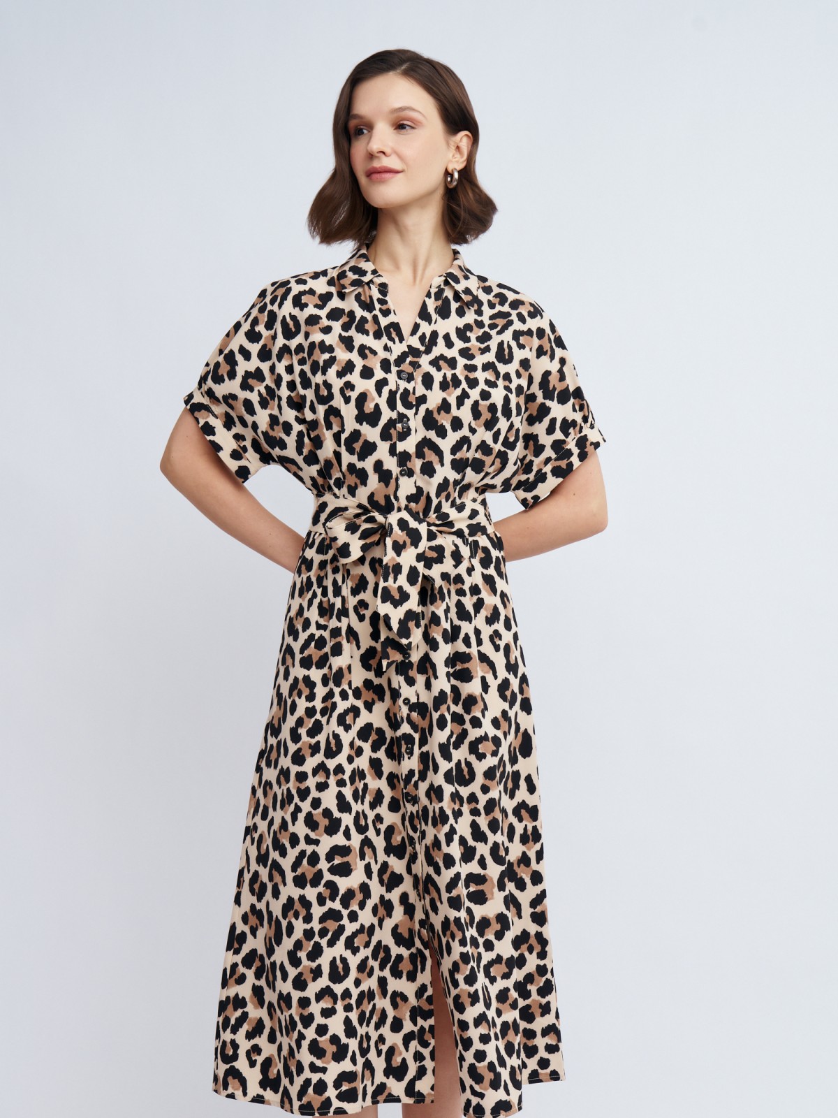 Платье-рубашка с акцентными короткими рукавами