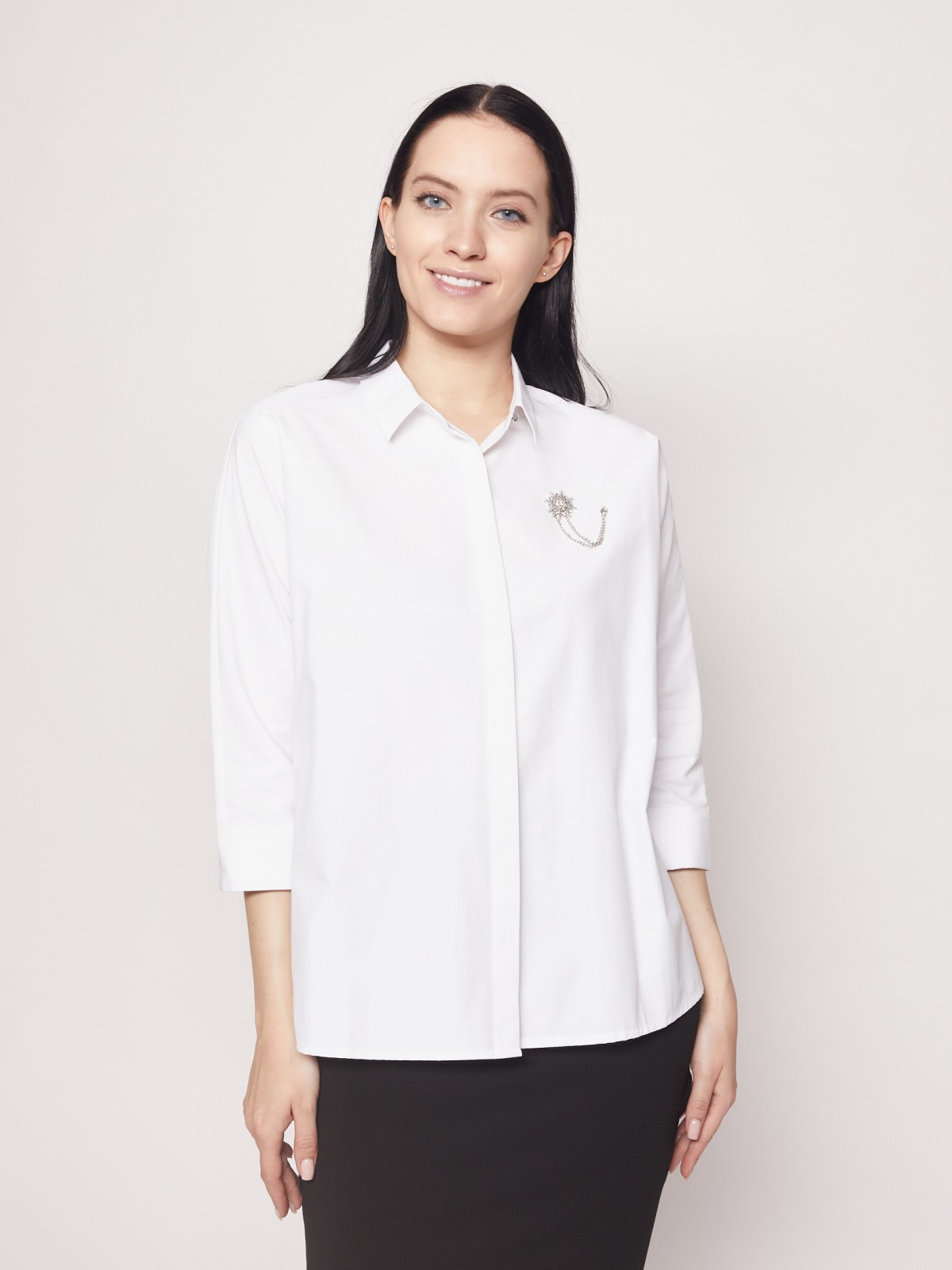 Рубашка с декоративной брошью zolla 221311159123, цвет белый, размер XS - фото 2