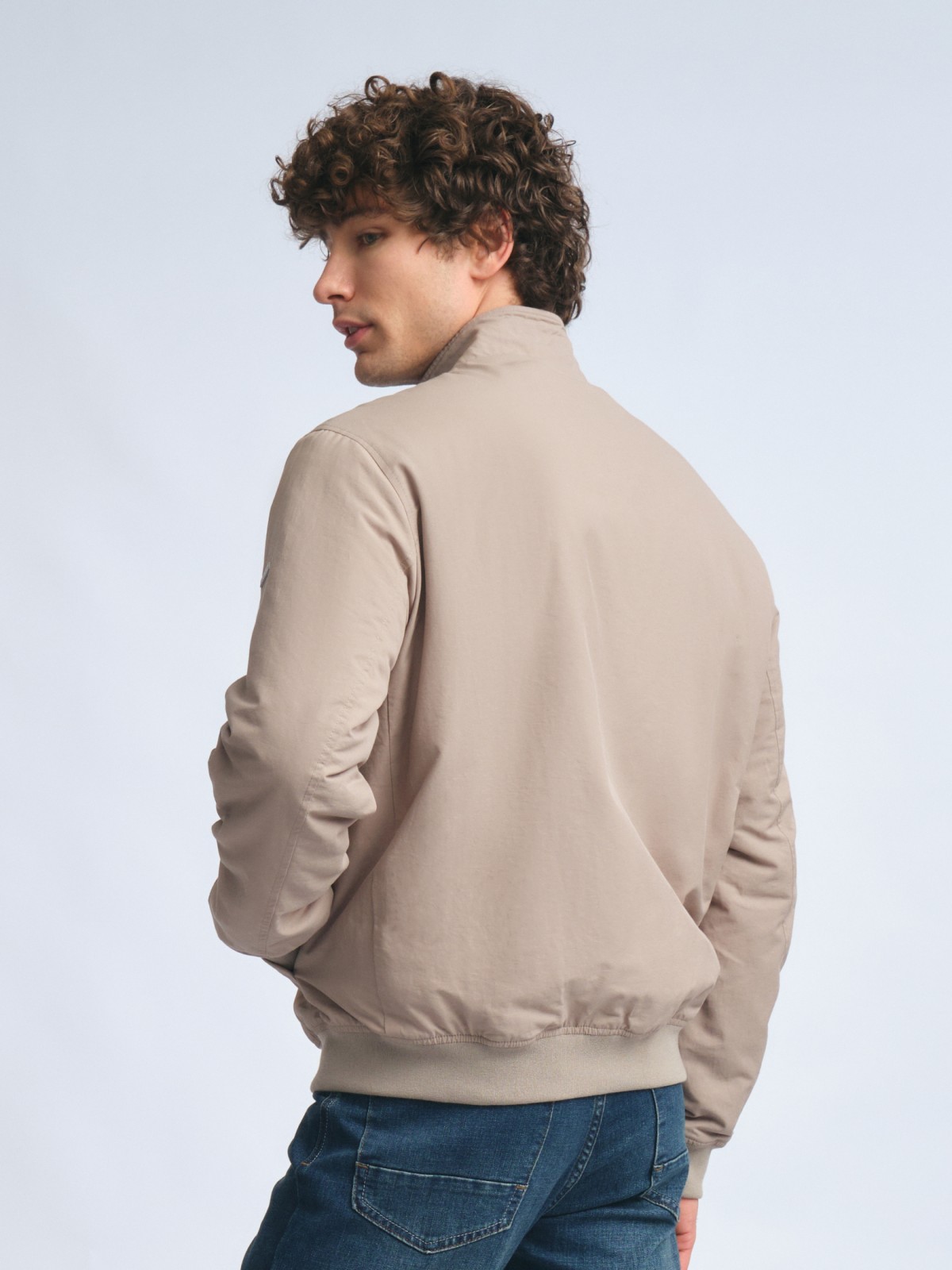 Утеплённая куртка-бомбер с воротником-стойкой