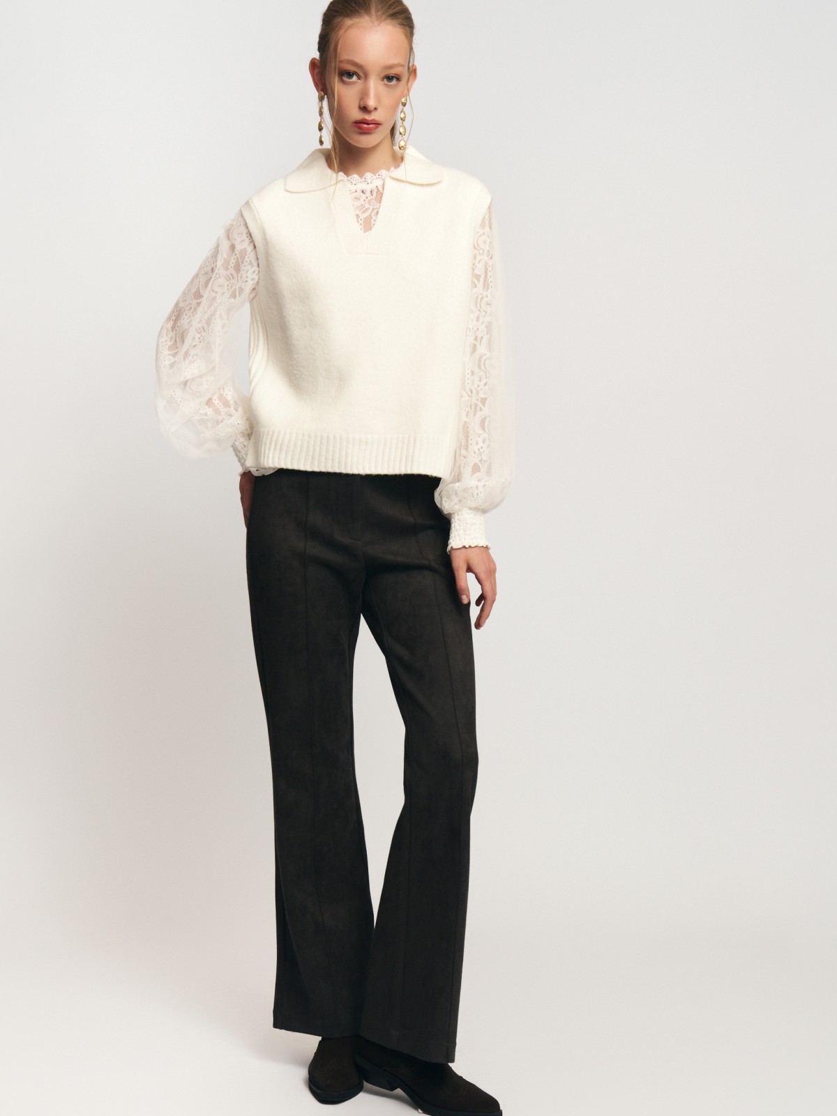 Брюки Bootcut из экозамши со стрелками