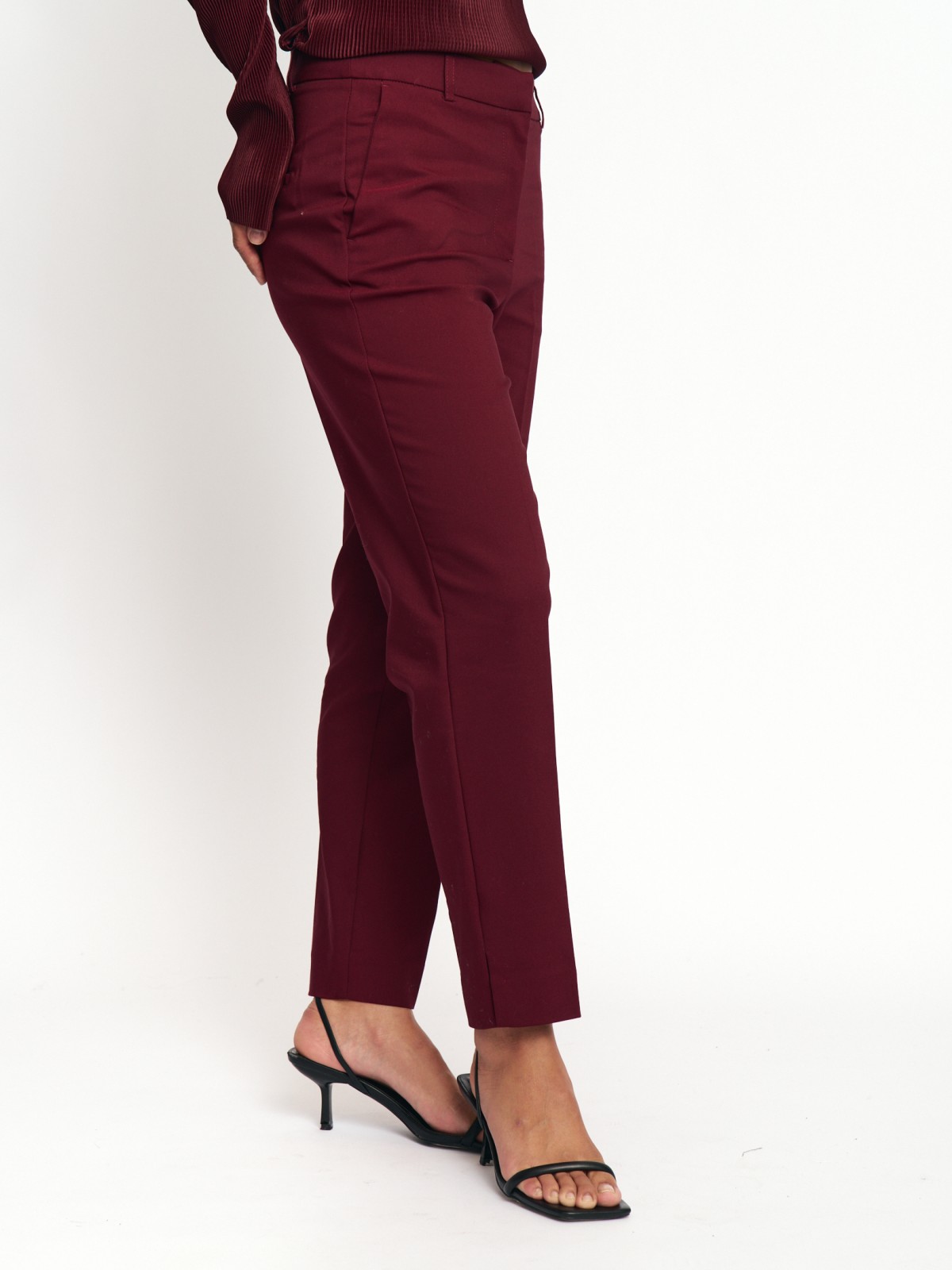 Офисные брюки силуэта Slim
