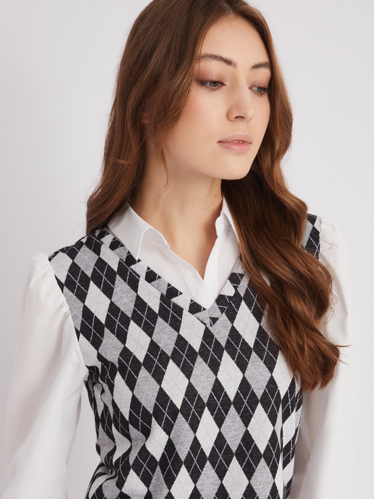 Комбинированная укороченная жилетка с имитацией блузки