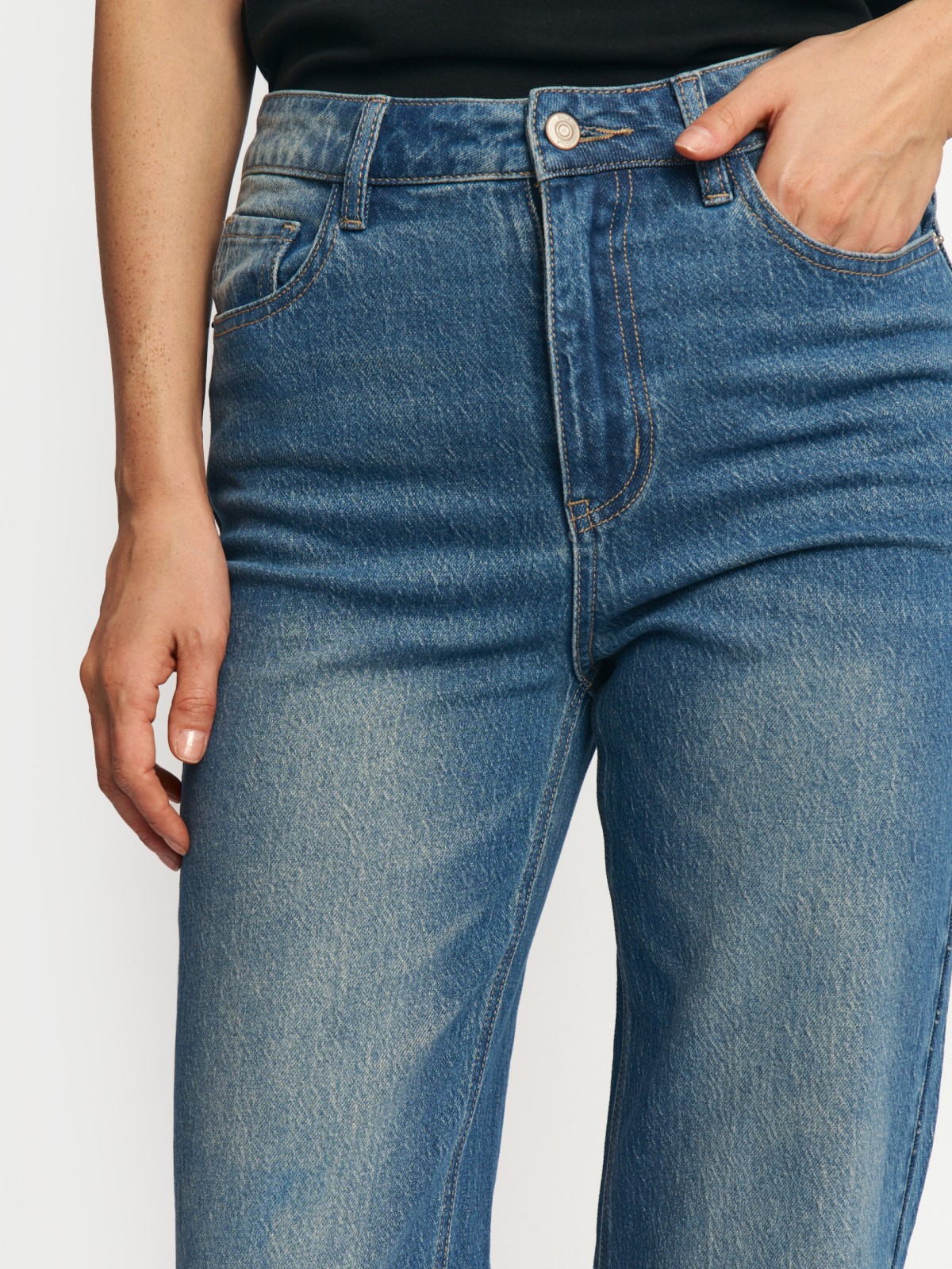 Джинсы прямого силуэта с высокой посадкой