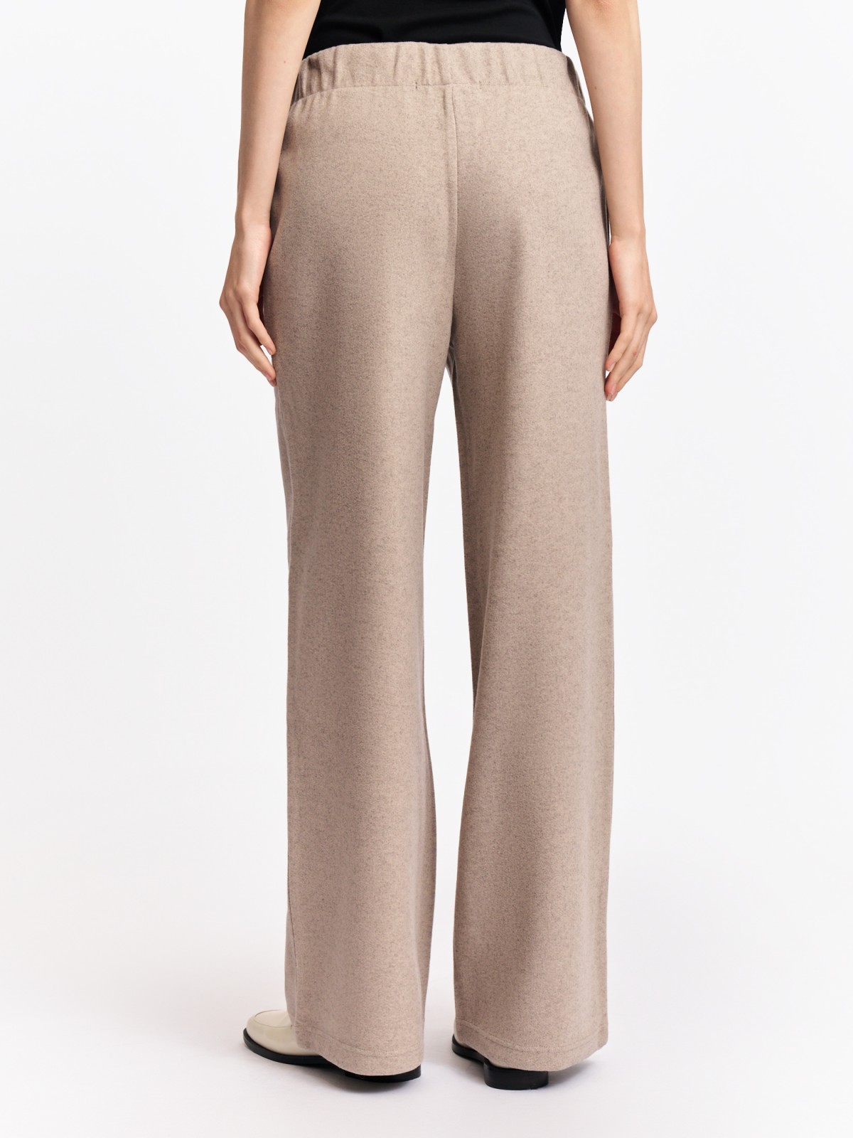 Трикотажные брюки на резинке