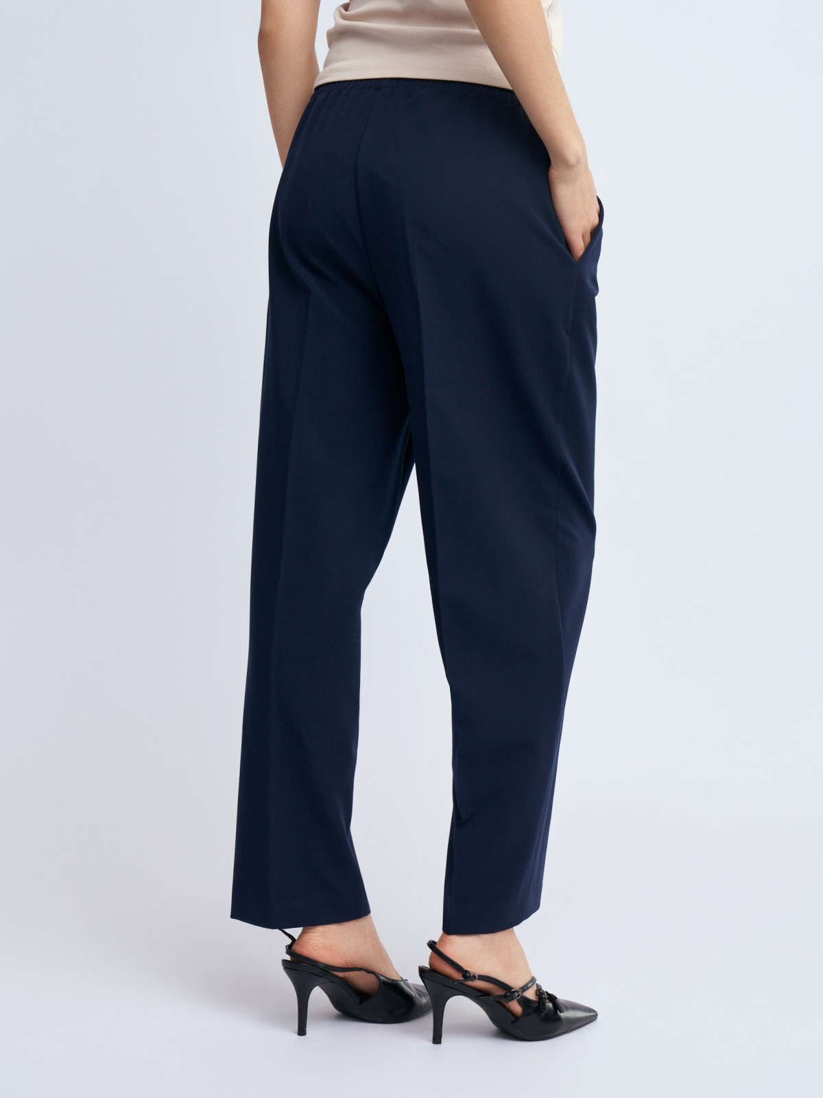 Брюки-джоггеры на резинке со стрелками